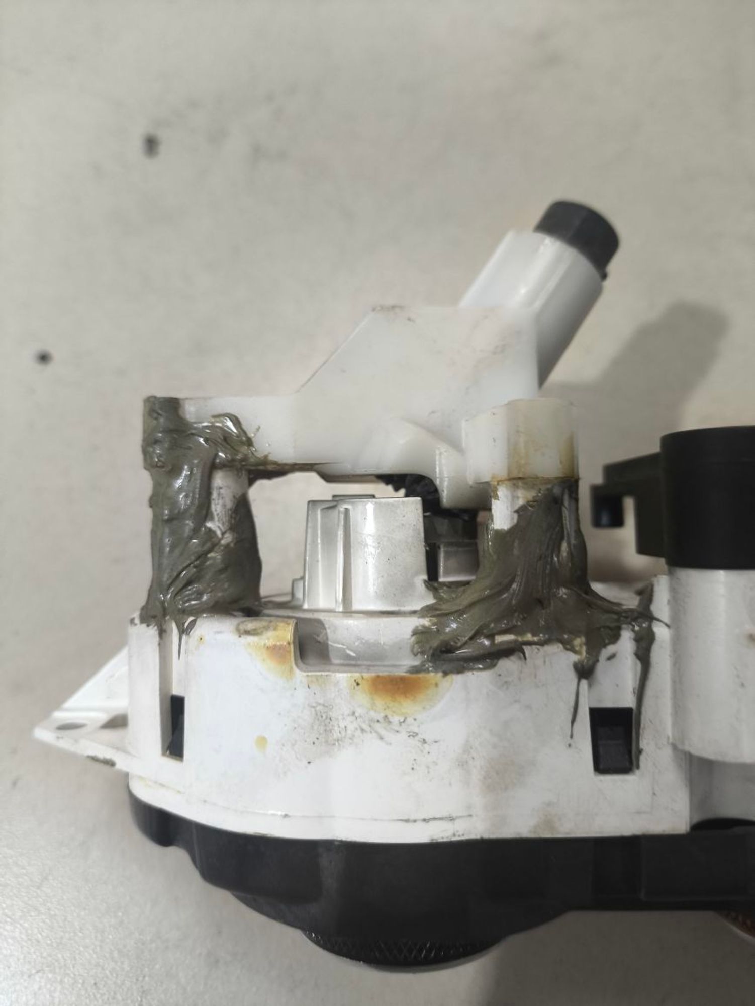 https://ycs.partsauto.market/partsauto-images/thmbs/userImages/a2d258a61cc08549ac0329b7373022c0/part/3cd1b49b-8e3b-4974-ba35-046bb046765c_1781954906580.jpg
