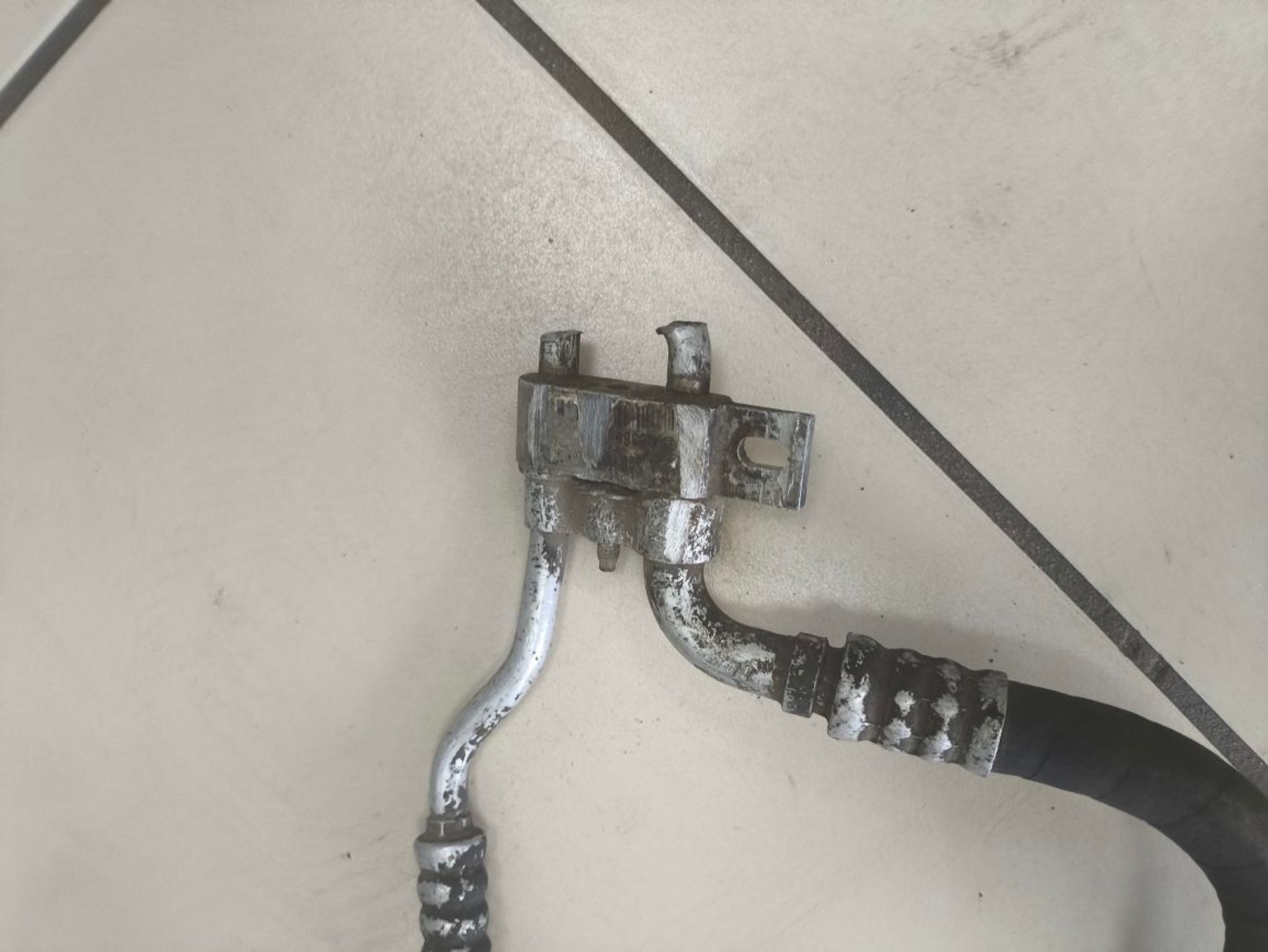 https://ycs.partsauto.market/partsauto-images/thmbs/userImages/a2d258a61cc08549ac0329b7373022c0/part/3dfbbb3f-cbc1-4bbb-ac27-5a0defe28614_1781262594765.jpg