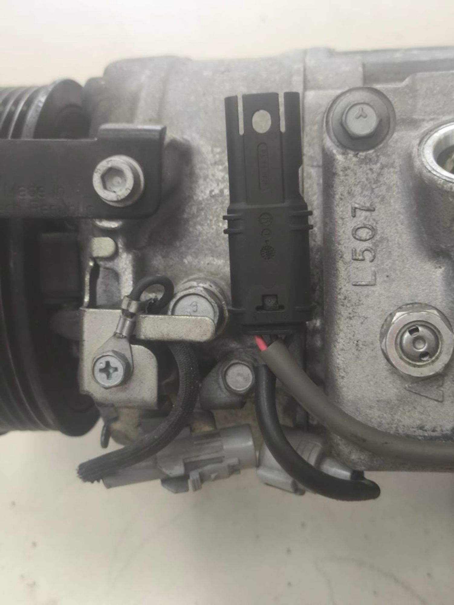 https://ycs.partsauto.market/partsauto-images/thmbs/userImages/a2d258a61cc08549ac0329b7373022c0/part/456cc48e-cd77-41d5-8c97-8725f2c37380_1785936645057.jpg