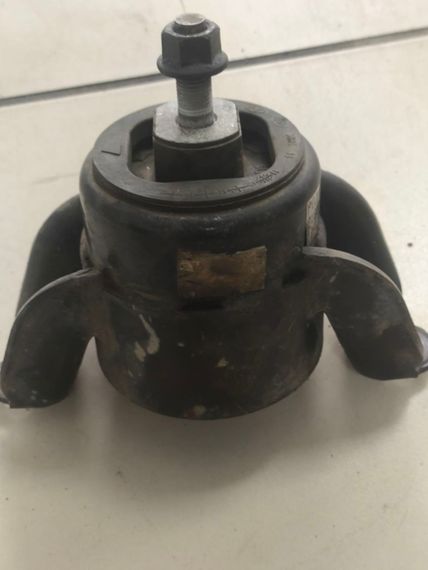 https://ycs.partsauto.market/partsauto-images/thmbs/userImages/a2d258a61cc08549ac0329b7373022c0/part/4a934c28-263e-4bc8-a97e-3d9c79284bca_1787139931009.jpg