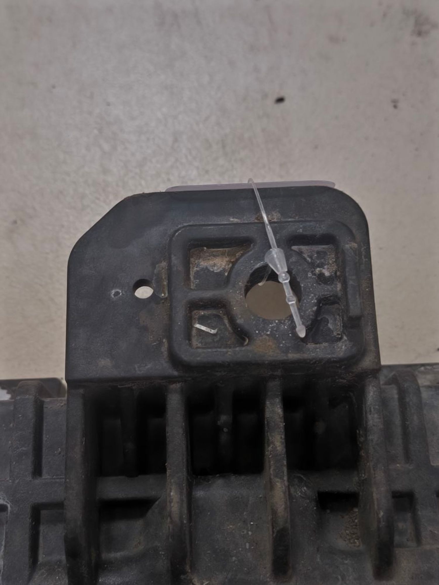 https://ycs.partsauto.market/partsauto-images/thmbs/userImages/a2d258a61cc08549ac0329b7373022c0/part/4b06b8cc-34a2-4517-bc7e-4a03fc7b230d_1787236802909.jpg