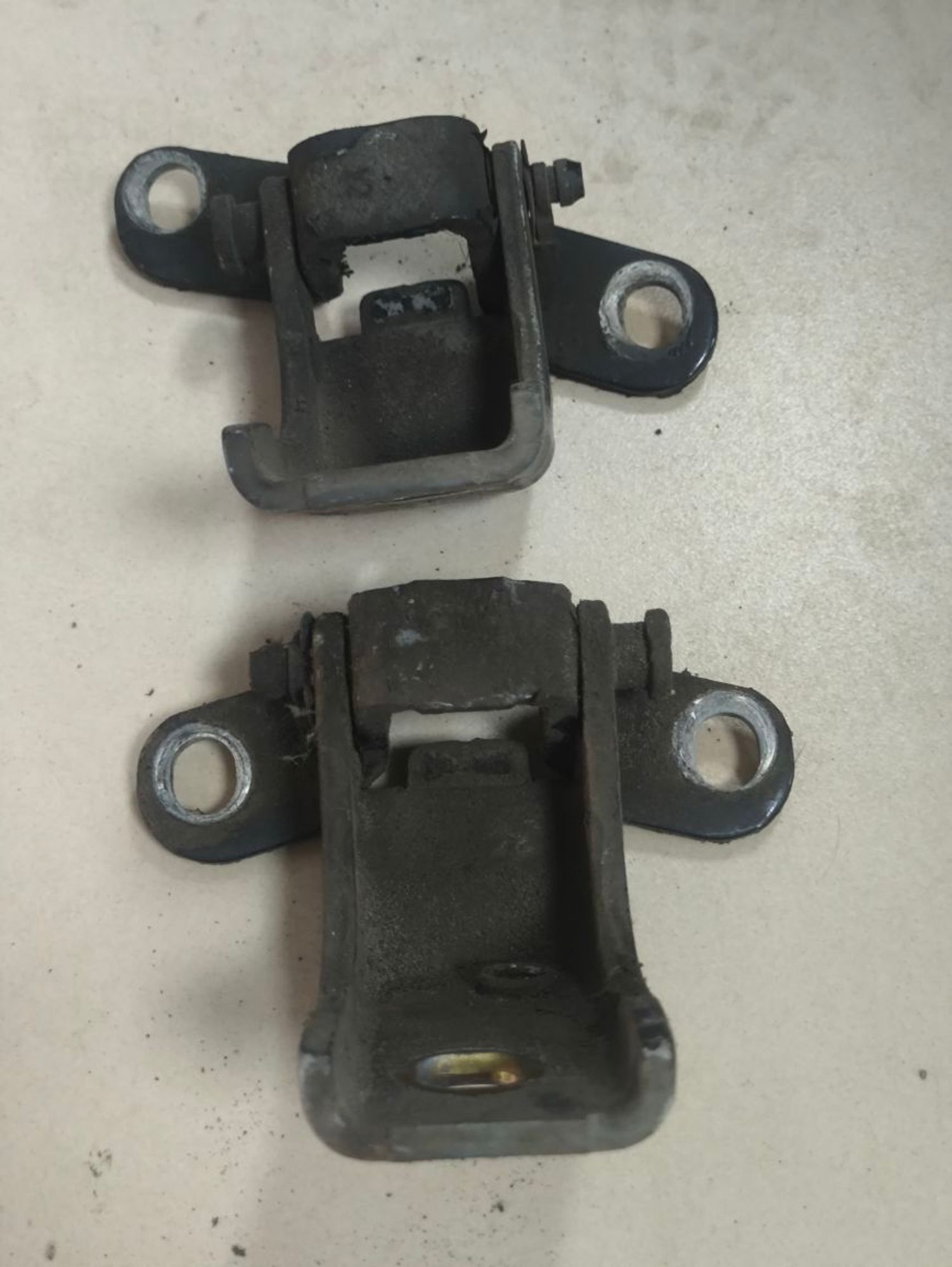 https://ycs.partsauto.market/partsauto-images/thmbs/userImages/a2d258a61cc08549ac0329b7373022c0/part/4b741b18-ed93-4059-817e-5803fb08a260_1787122244653.jpg