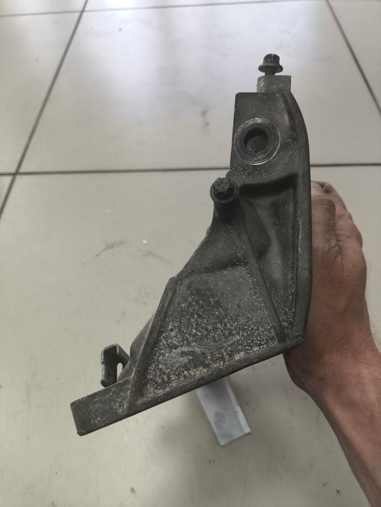 https://ycs.partsauto.market/partsauto-images/thmbs/userImages/a2d258a61cc08549ac0329b7373022c0/part/4c30a819-bbf2-4daa-a737-40a8937d2407_1784732159900.jpg