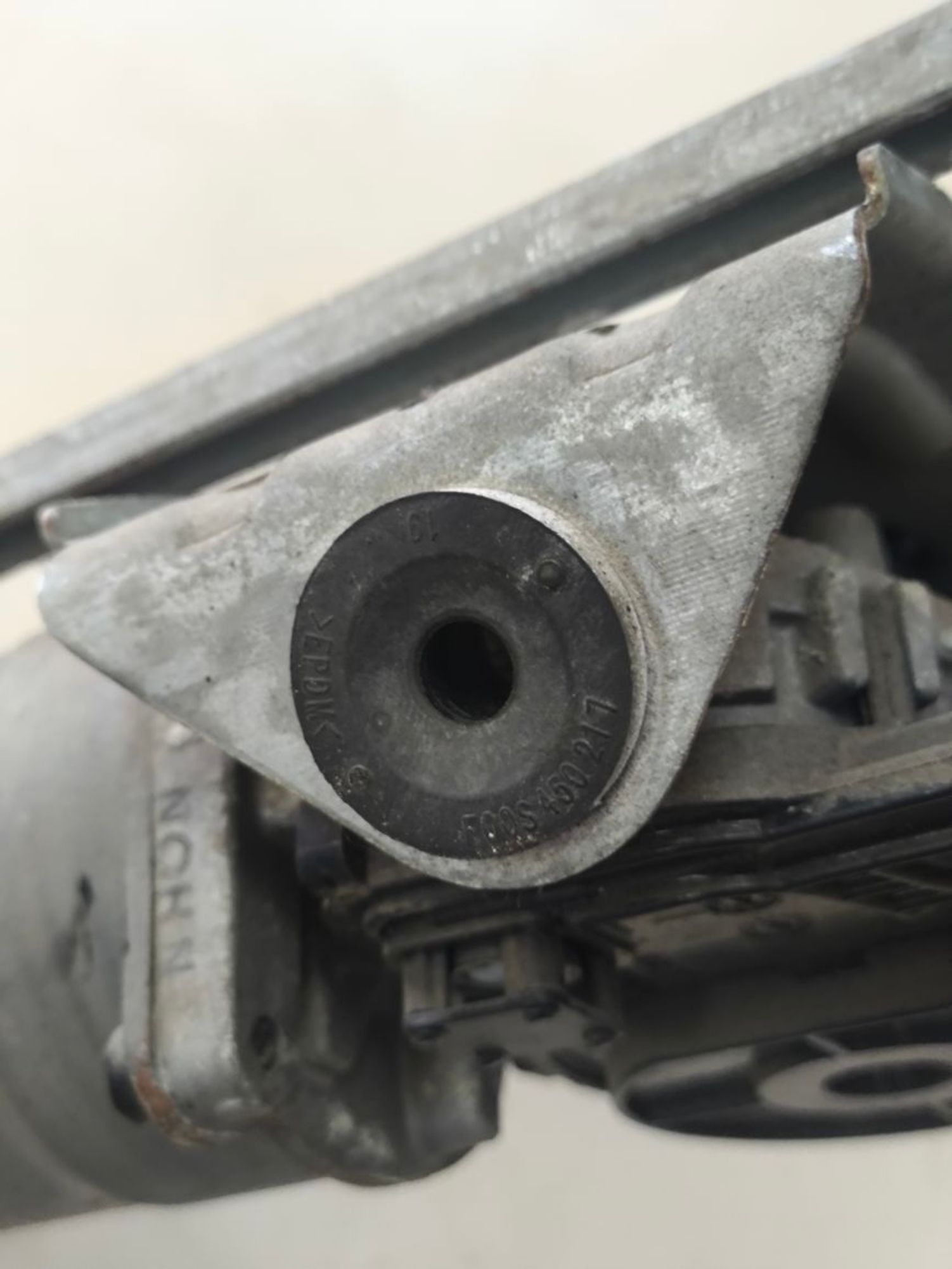 https://ycs.partsauto.market/partsauto-images/thmbs/userImages/a2d258a61cc08549ac0329b7373022c0/part/4c41b521-3393-4461-8281-08482b52f4b8_1786538458598.jpg
