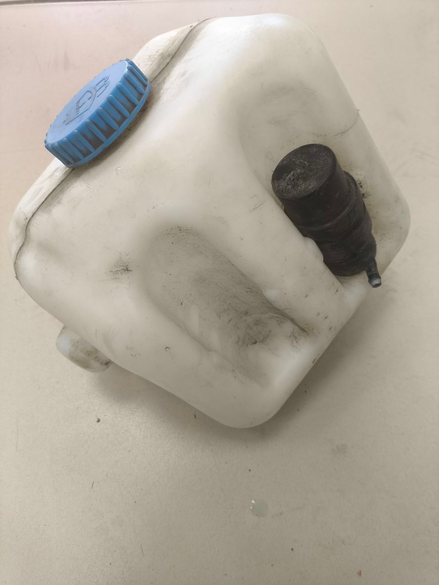 https://ycs.partsauto.market/partsauto-images/thmbs/userImages/a2d258a61cc08549ac0329b7373022c0/part/4e82b73b-e479-4632-959b-5a924f4def4f_1786776329663.jpg