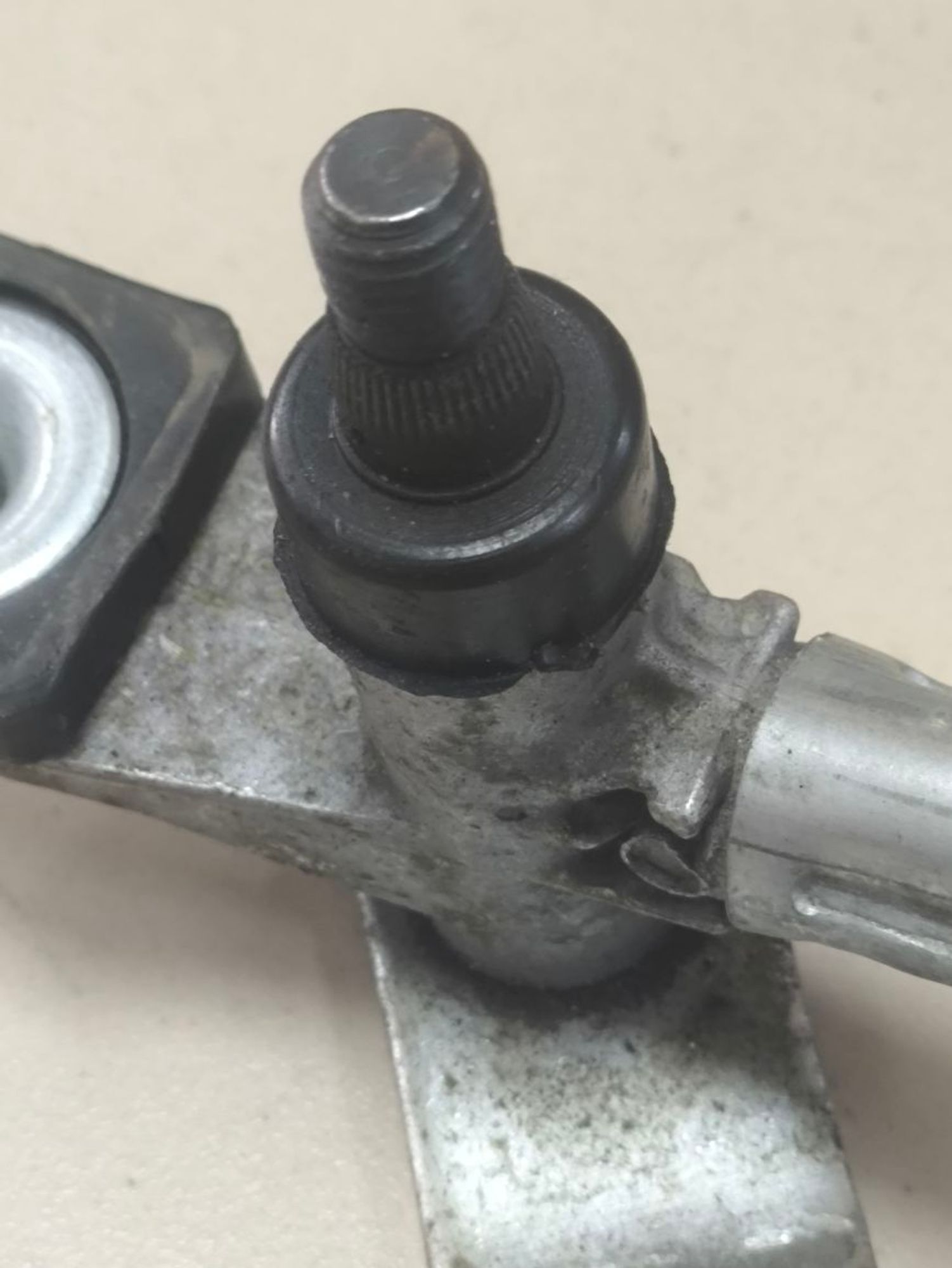 https://ycs.partsauto.market/partsauto-images/thmbs/userImages/a2d258a61cc08549ac0329b7373022c0/part/52528205-4fbc-4b94-8e18-dc64b4a28d92_1781688721148.jpg