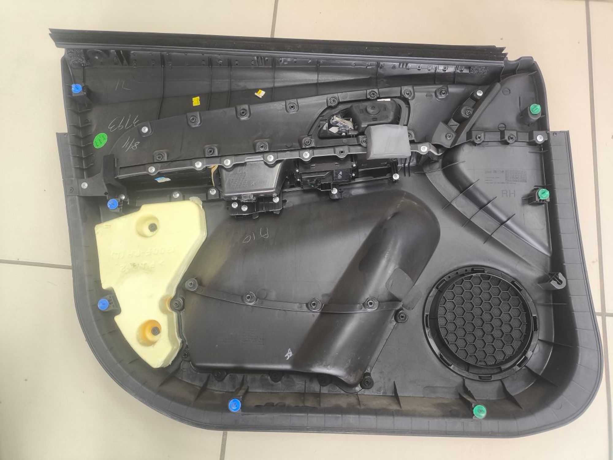 Обшивка двери передней правой Chevrolet Cruze J300, 1500 рублей, Тамбов