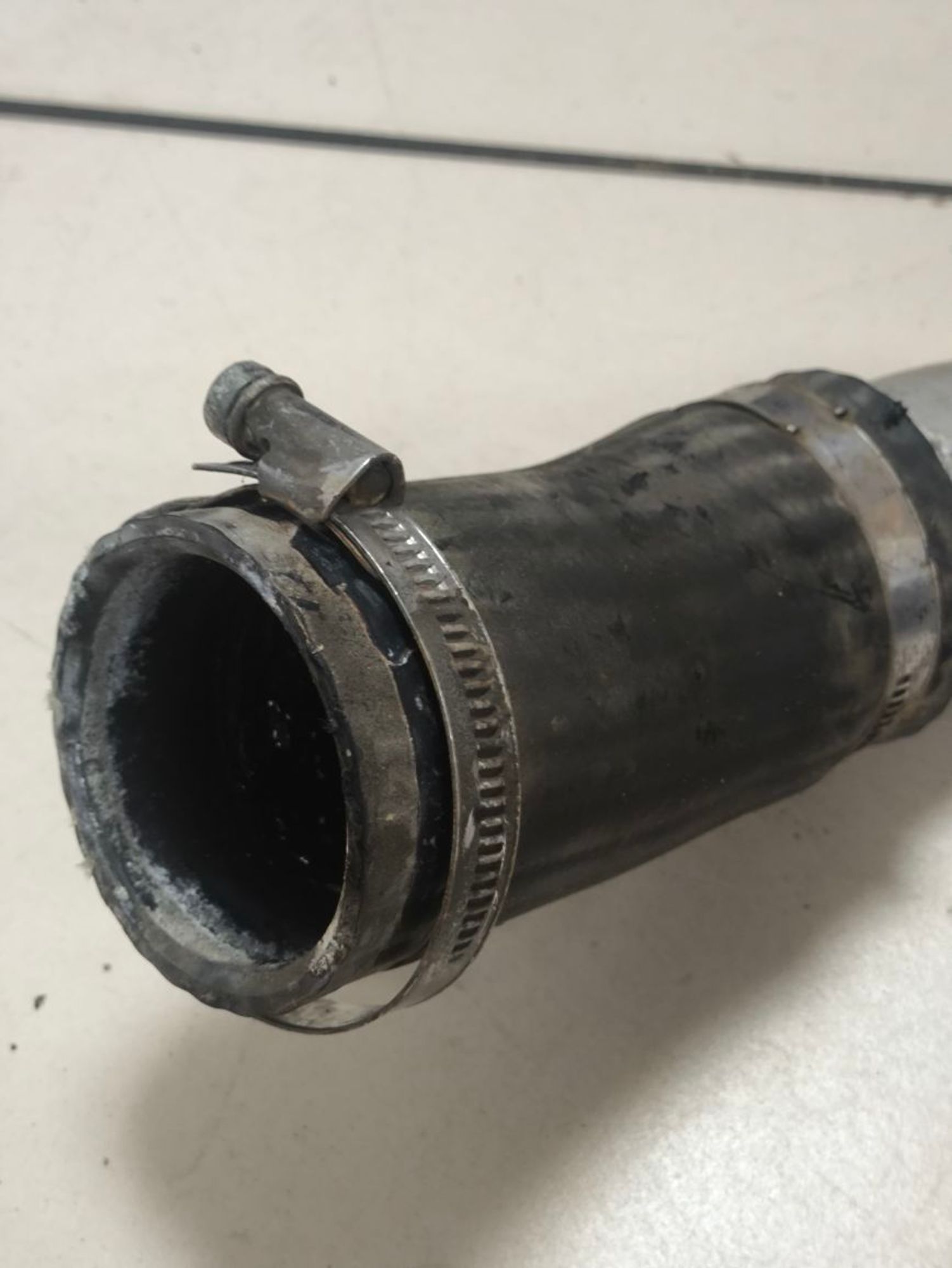 https://ycs.partsauto.market/partsauto-images/thmbs/userImages/a2d258a61cc08549ac0329b7373022c0/part/55749b37-7631-4852-9ab9-496df52c0ee1_1786956330772.jpg