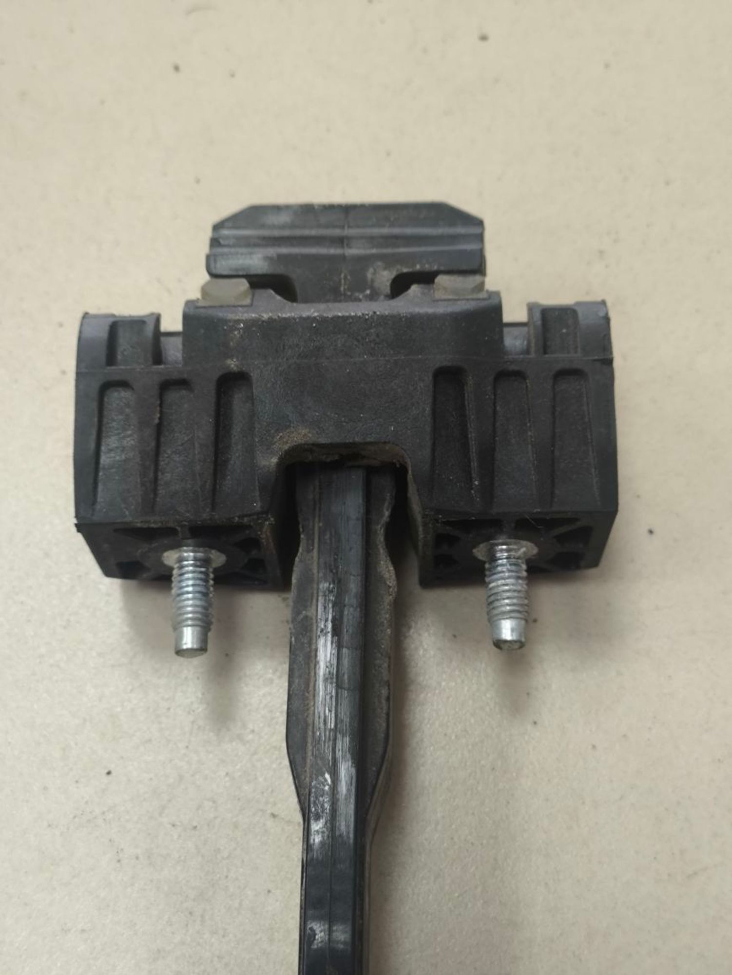 https://ycs.partsauto.market/partsauto-images/thmbs/userImages/a2d258a61cc08549ac0329b7373022c0/part/59894aad-8a7a-4584-8e86-bec7b11eb460_1785497565461.jpg