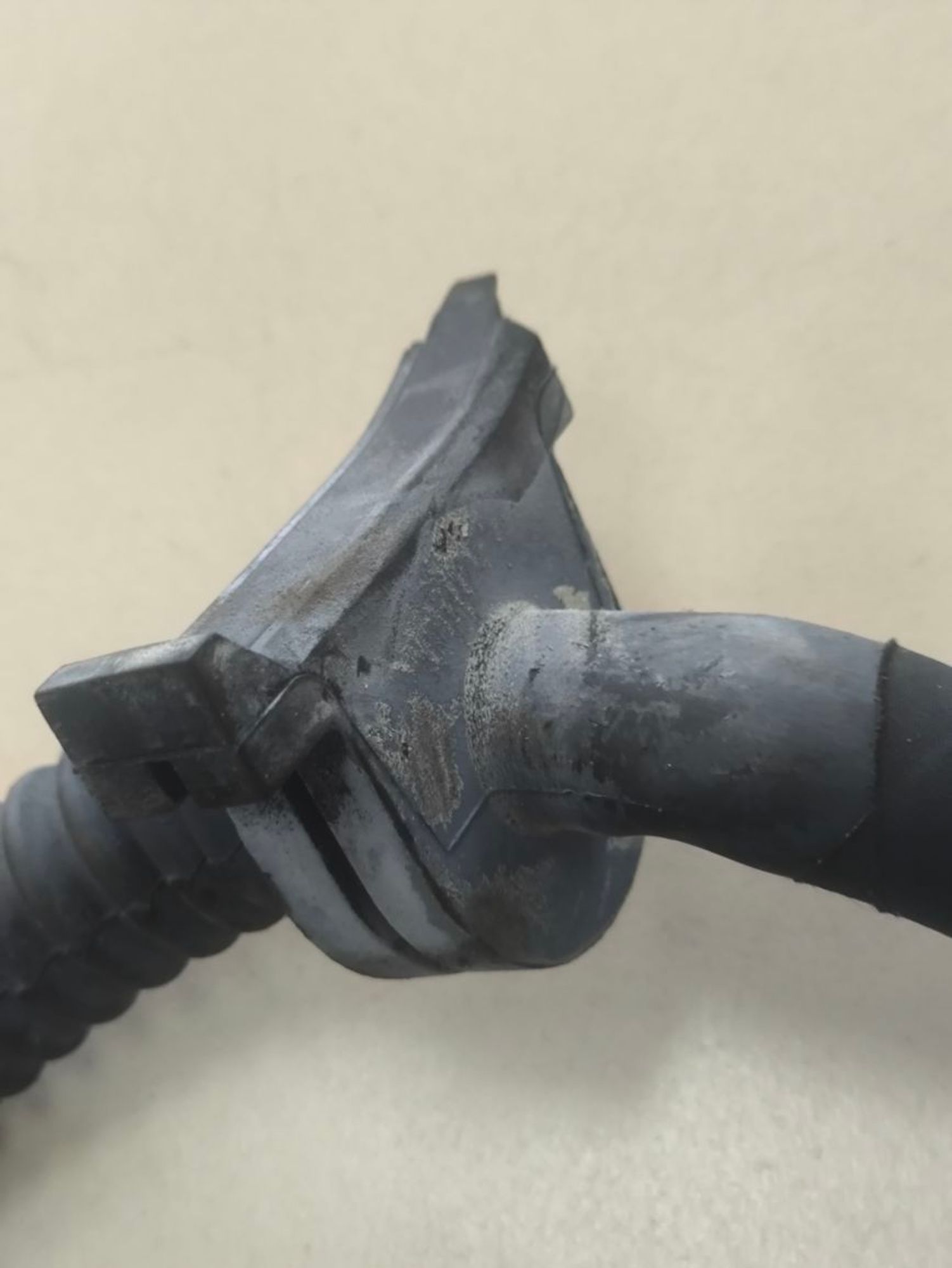 https://ycs.partsauto.market/partsauto-images/thmbs/userImages/a2d258a61cc08549ac0329b7373022c0/part/637825d5-b7f2-4cb3-905b-1739a36a39ae_1786085857879.jpg