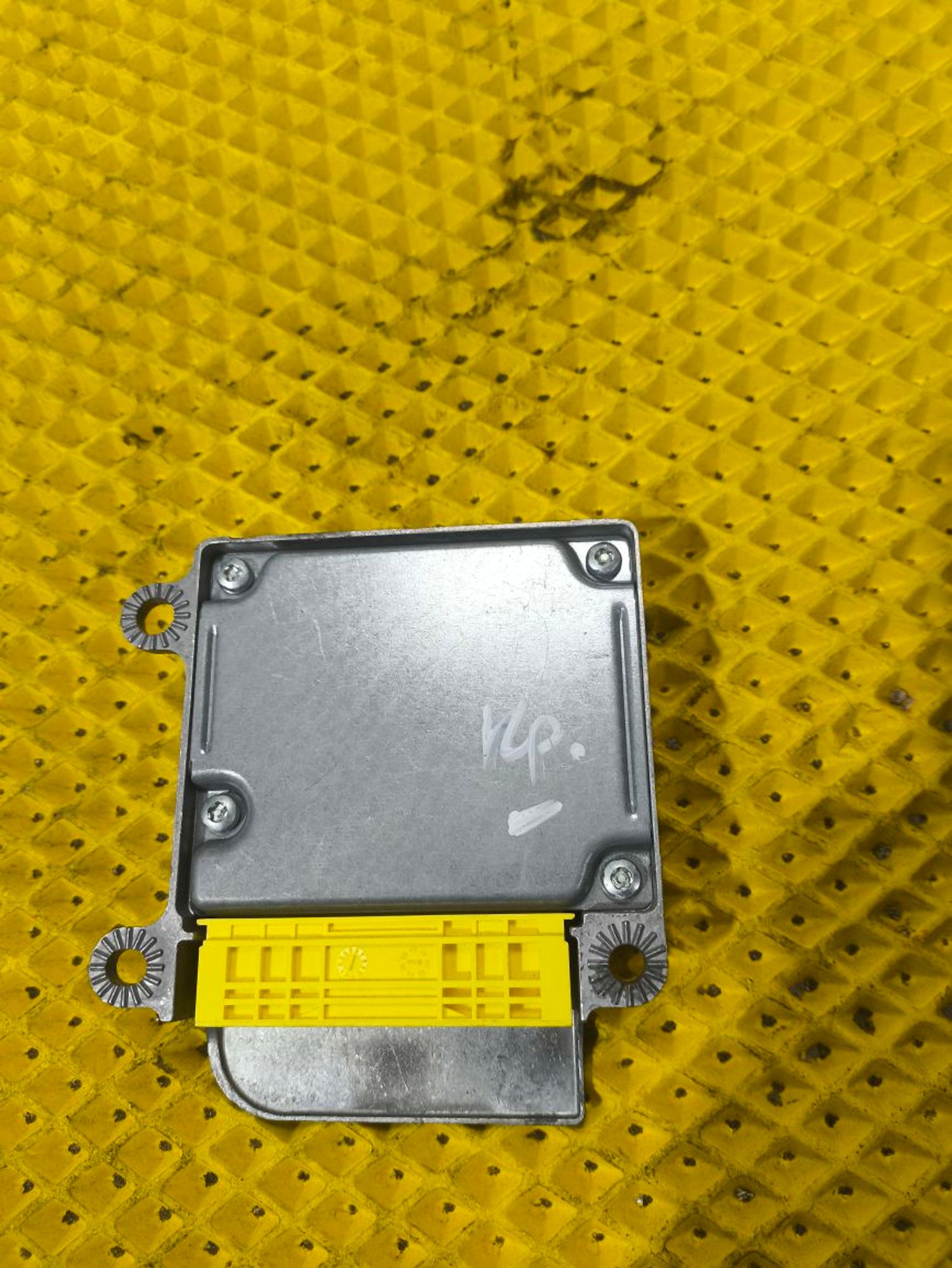 https://ycs.partsauto.market/partsauto-images/thmbs/userImages/a2d258a61cc08549ac0329b7373022c0/part/67aa2a7c-e9d1-4d32-8c35-c35bfc522ecd_1779893152576.jpg