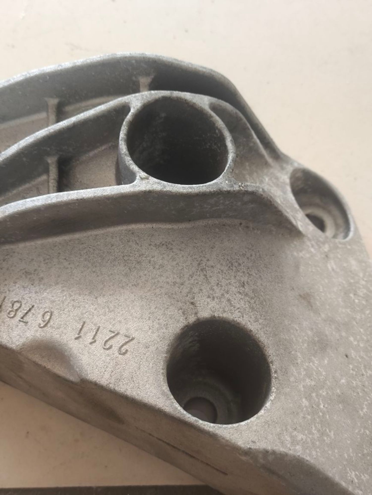 https://ycs.partsauto.market/partsauto-images/thmbs/userImages/a2d258a61cc08549ac0329b7373022c0/part/739db820-0587-417e-99c3-5d0beb3e9dd3_1786007690414.jpg