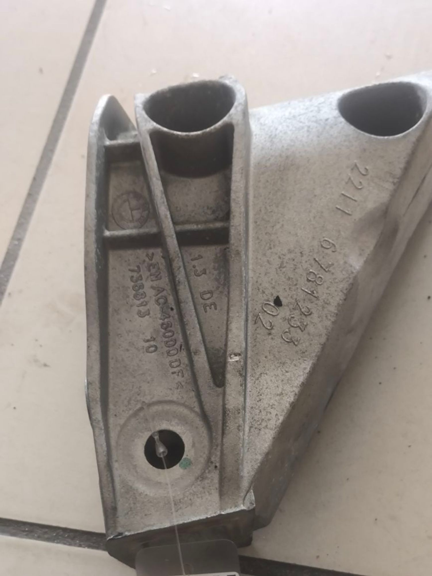 https://ycs.partsauto.market/partsauto-images/thmbs/userImages/a2d258a61cc08549ac0329b7373022c0/part/7b20b092-6580-4fa7-b25e-499cdb4fa1c6_1786007684957.jpg