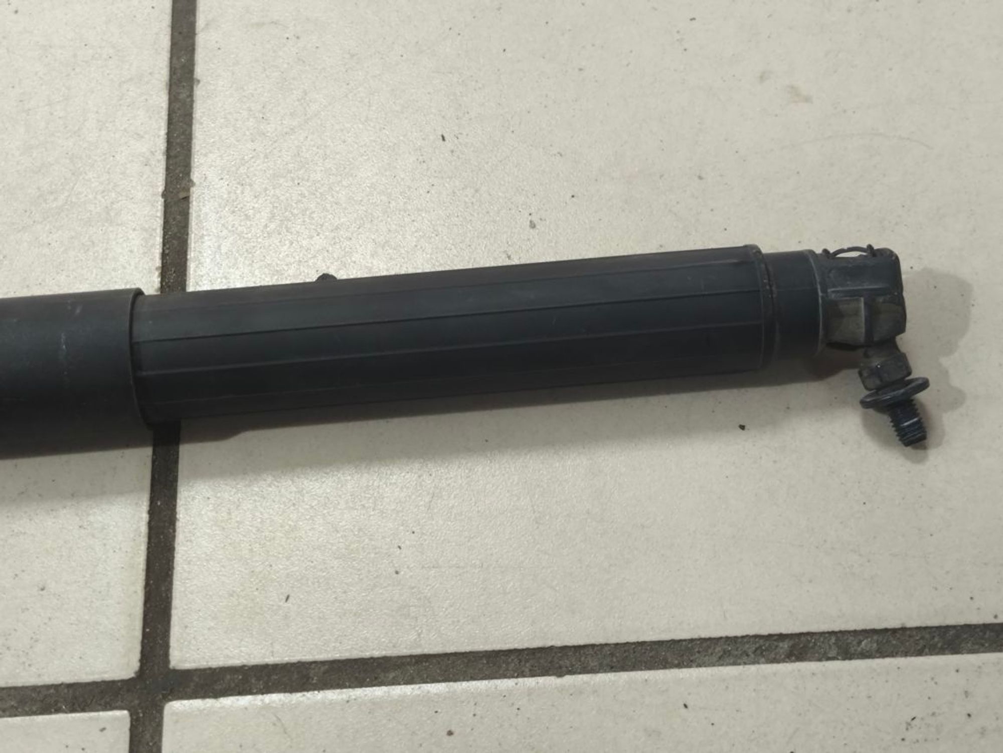 https://ycs.partsauto.market/partsauto-images/thmbs/userImages/a2d258a61cc08549ac0329b7373022c0/part/7d10b6d8-7619-41ef-a559-91e77ce2d05a_1782112472093.jpg