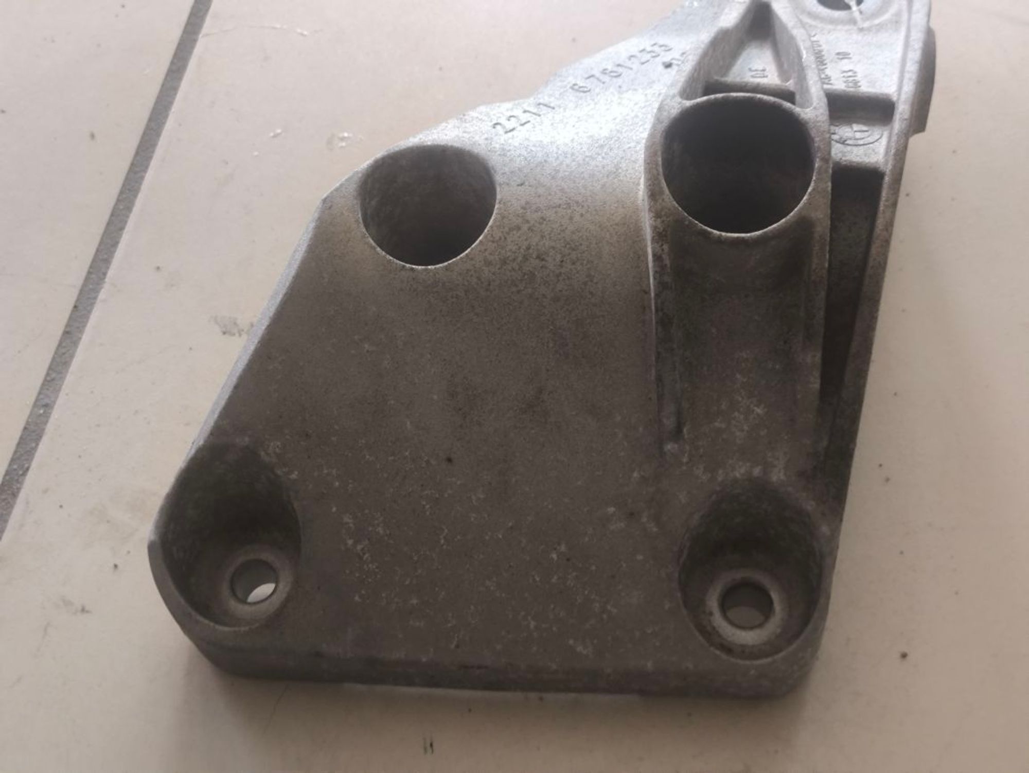 https://ycs.partsauto.market/partsauto-images/thmbs/userImages/a2d258a61cc08549ac0329b7373022c0/part/7da05b2e-305c-4047-a4e8-53ec5d6a6ad2_1786007687083.jpg