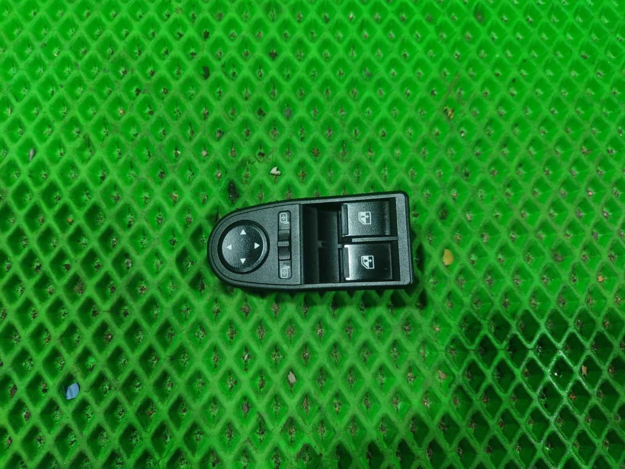 https://ycs.partsauto.market/partsauto-images/thmbs/userImages/a2d258a61cc08549ac0329b7373022c0/part/7ea4c763-0417-46c7-a40b-3ff24c6cbb92_1771491151052.jpg