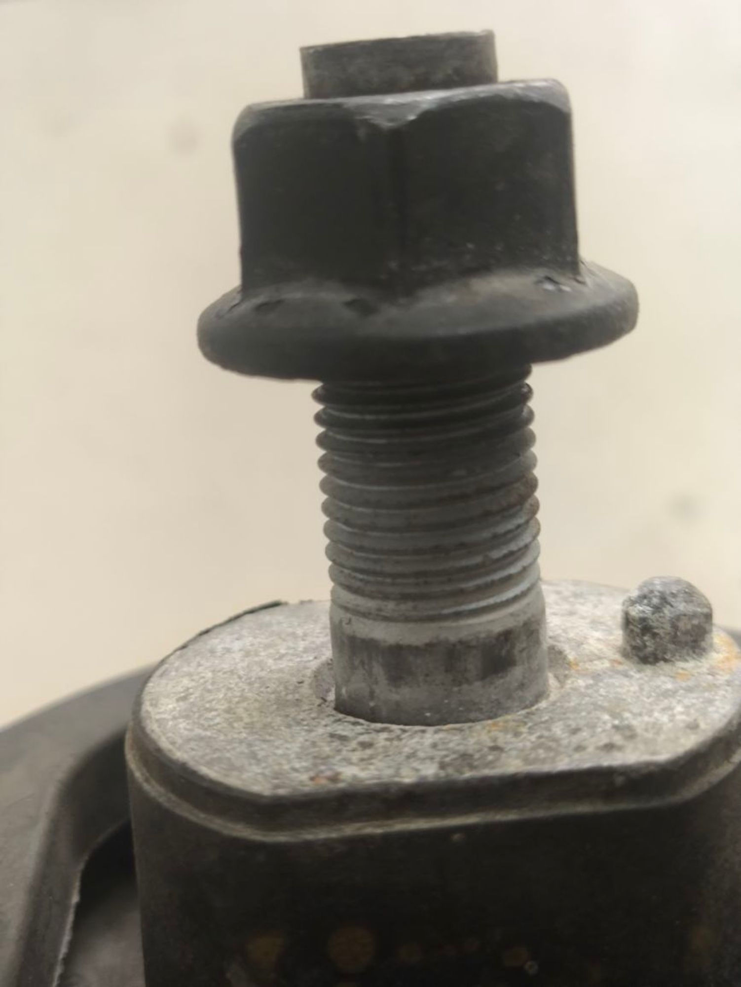 https://ycs.partsauto.market/partsauto-images/thmbs/userImages/a2d258a61cc08549ac0329b7373022c0/part/8881e008-aee5-4f4a-8aa0-dbe2da7b0fb4_1787139935302.jpg
