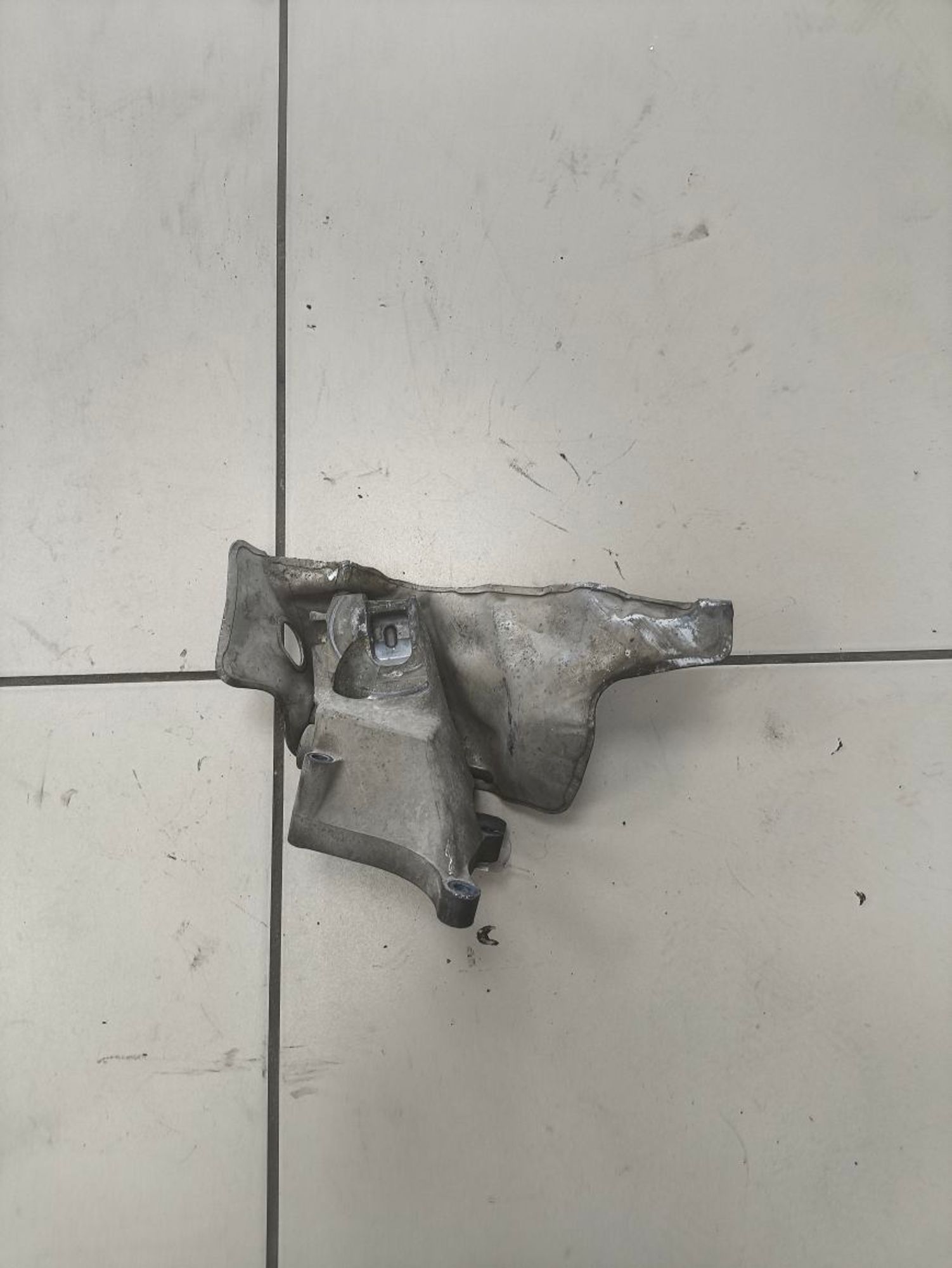 https://ycs.partsauto.market/partsauto-images/thmbs/userImages/a2d258a61cc08549ac0329b7373022c0/part/899e2aa9-5110-4e91-8e6c-cb905956bd3d_1784727595248.jpg