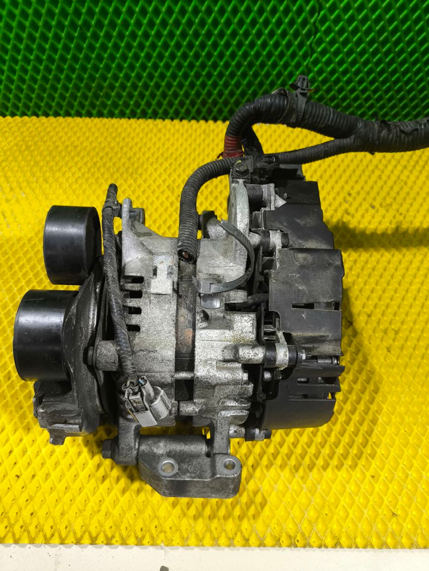 https://ycs.partsauto.market/partsauto-images/thmbs/userImages/a2d258a61cc08549ac0329b7373022c0/part/8fc97d1d-9558-4678-b242-a0d983fc43e2_1779798896723.jpg