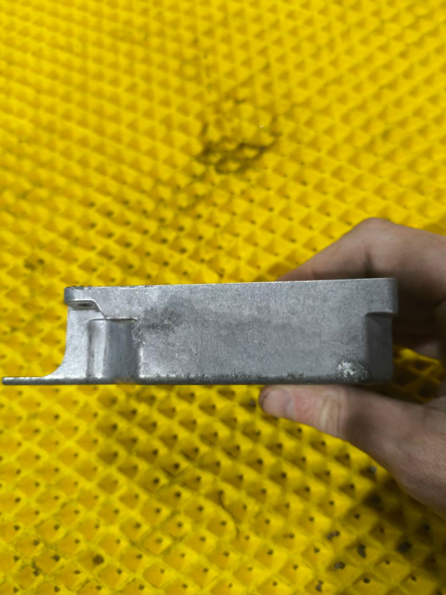 https://ycs.partsauto.market/partsauto-images/thmbs/userImages/a2d258a61cc08549ac0329b7373022c0/part/9558b99c-273d-4bde-b642-2c83f026f5fc_1779893148677.jpg