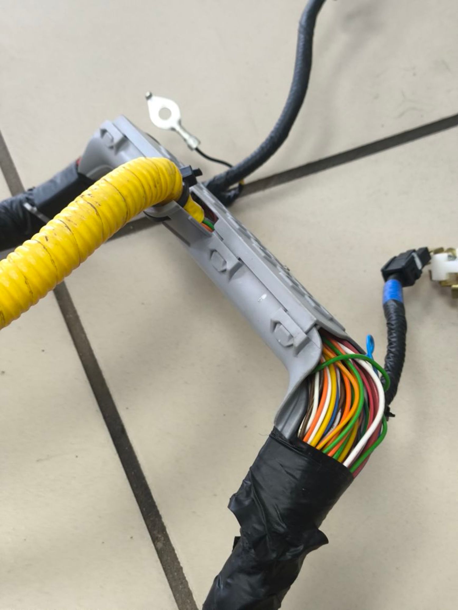 https://ycs.partsauto.market/partsauto-images/thmbs/userImages/a2d258a61cc08549ac0329b7373022c0/part/963e8dc2-cbab-4095-b6a8-17f3c17c7555_1782296877124.jpg