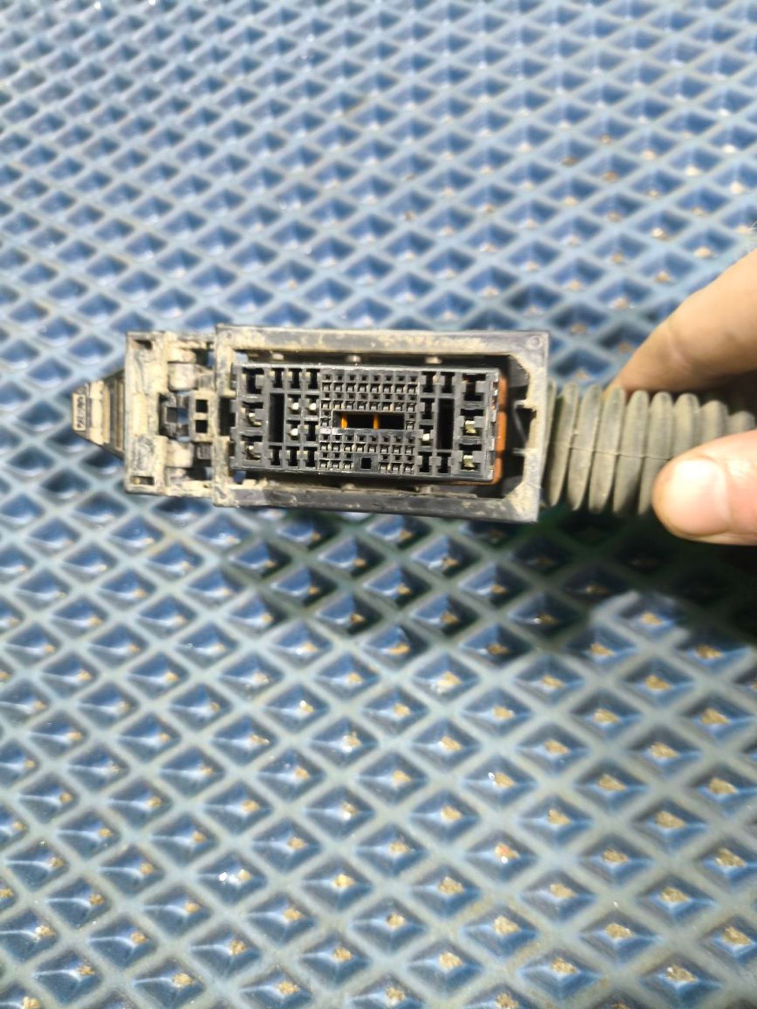 https://ycs.partsauto.market/partsauto-images/thmbs/userImages/a2d258a61cc08549ac0329b7373022c0/part/9e5e16af-2747-4f2a-88d5-06946a76f0b2_1779972276181.jpg