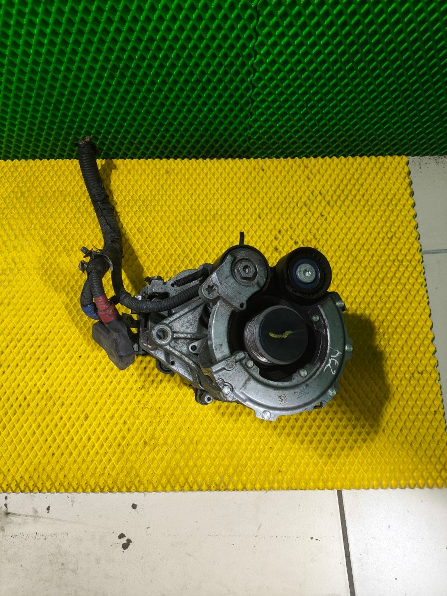 https://ycs.partsauto.market/partsauto-images/thmbs/userImages/a2d258a61cc08549ac0329b7373022c0/part/a3564c4f-2fba-4040-bca9-b7b6edcf0a54_1779798895588.jpg