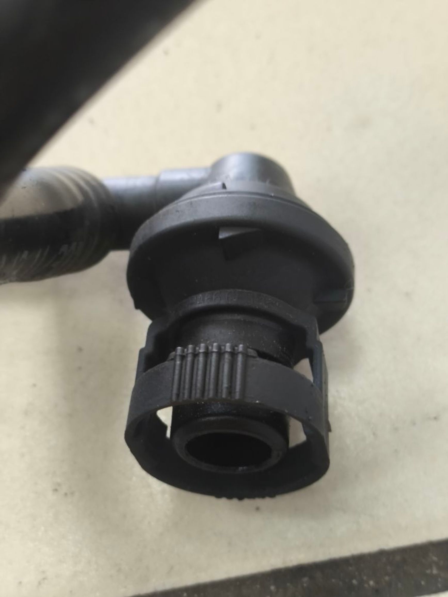 https://ycs.partsauto.market/partsauto-images/thmbs/userImages/a2d258a61cc08549ac0329b7373022c0/part/a63d949c-4696-48c8-8ba4-e7d313b5db8a_1784802727953.jpg