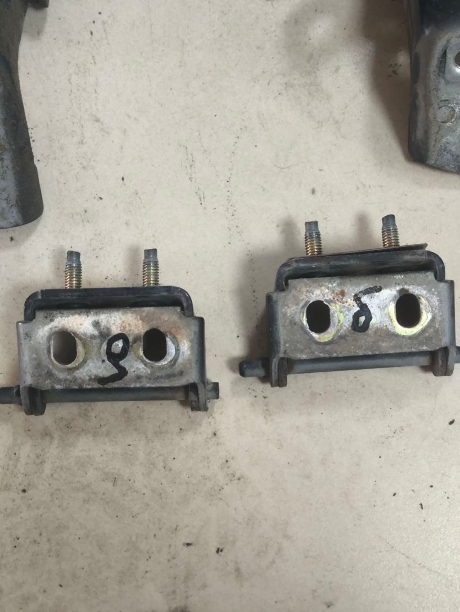 https://ycs.partsauto.market/partsauto-images/thmbs/userImages/a2d258a61cc08549ac0329b7373022c0/part/a83832d4-c1f6-48fe-8424-047aa2cc1f51_1787122241559.jpg