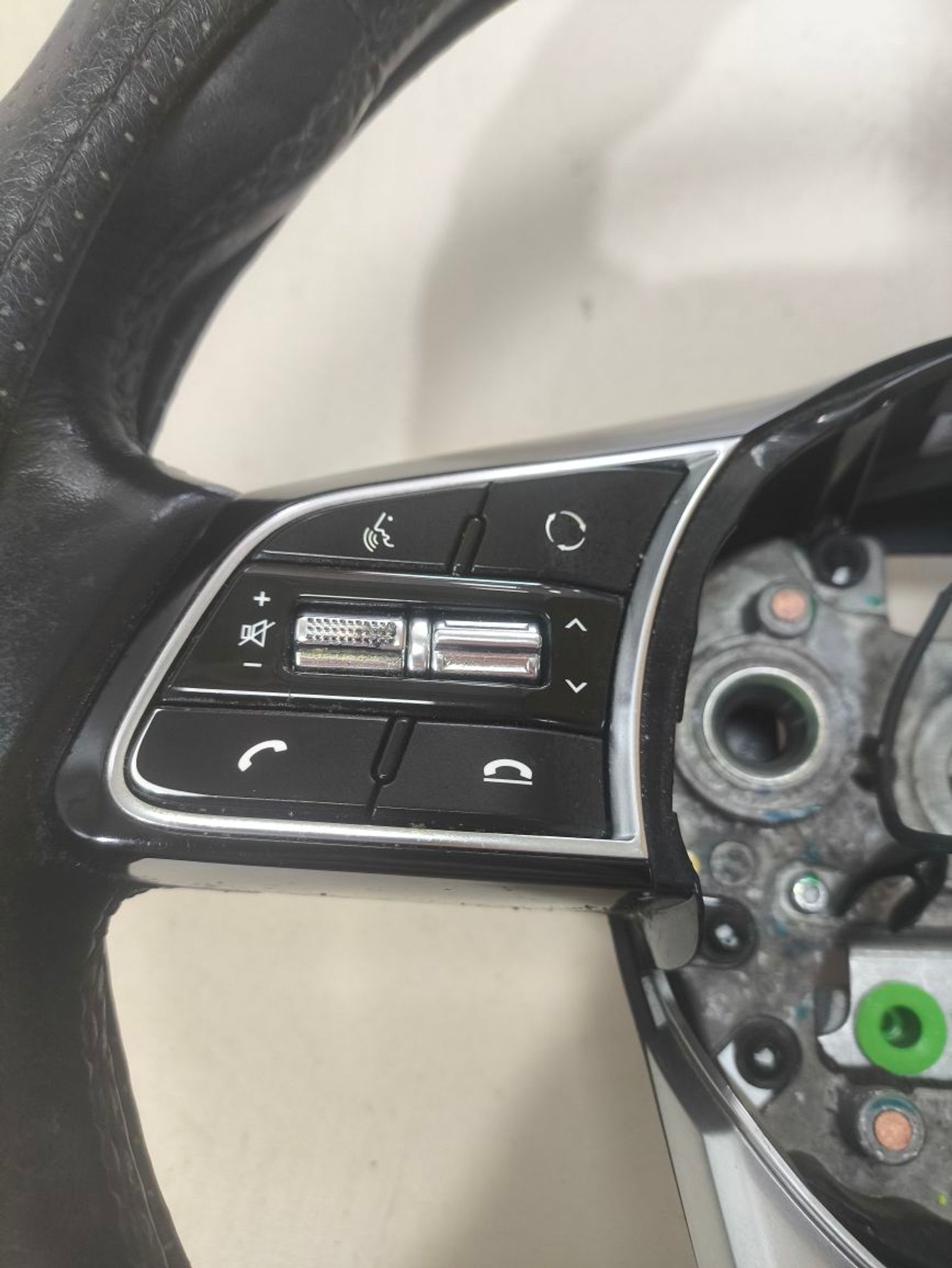 https://ycs.partsauto.market/partsauto-images/thmbs/userImages/a2d258a61cc08549ac0329b7373022c0/part/ab2be761-6d48-4b45-bf0f-38c2a3cc8155_1781091597067.jpg