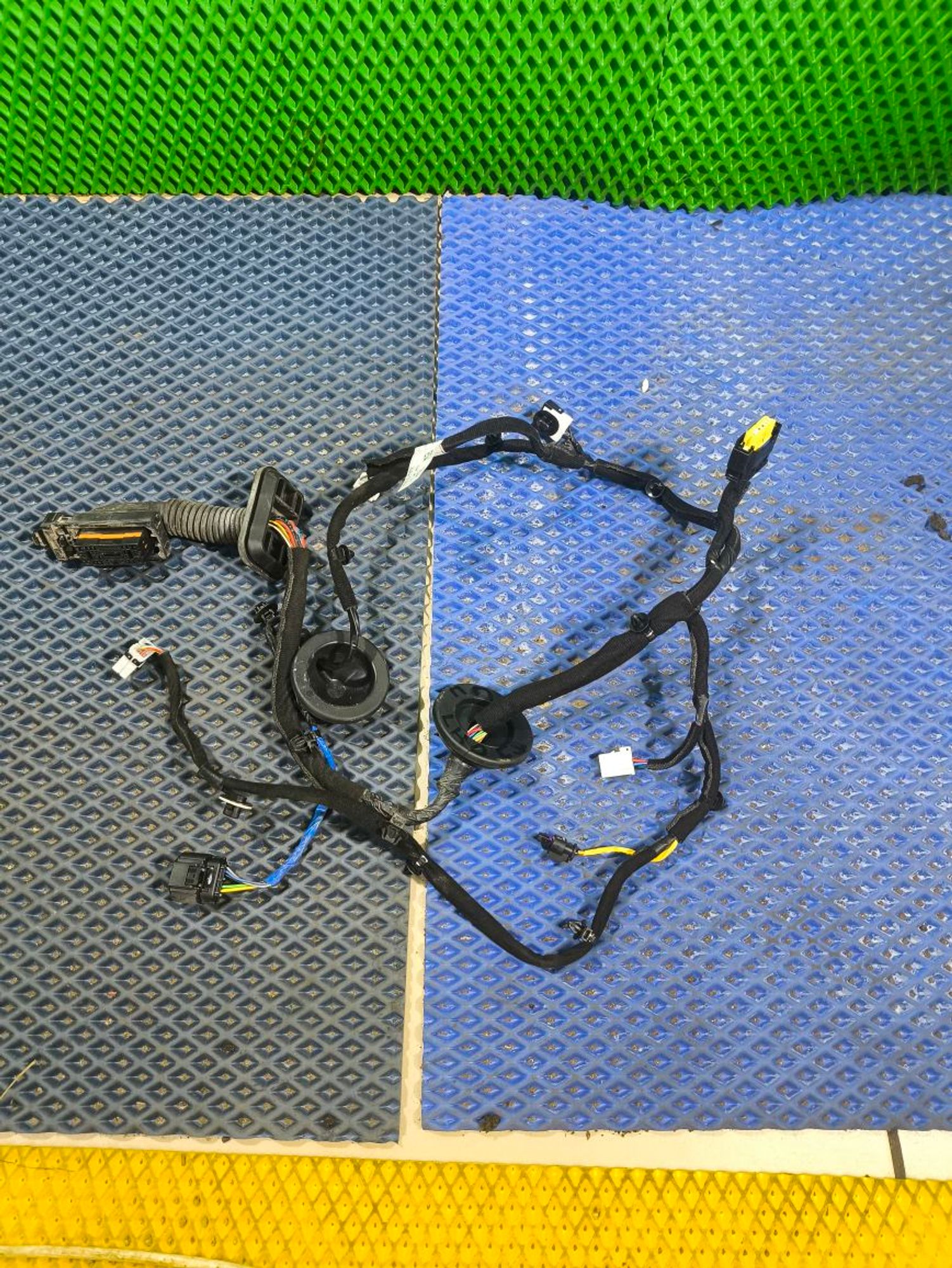 https://ycs.partsauto.market/partsauto-images/thmbs/userImages/a2d258a61cc08549ac0329b7373022c0/part/ab4ecaef-5306-4974-8eed-790f8098d069_1779972266221.jpg
