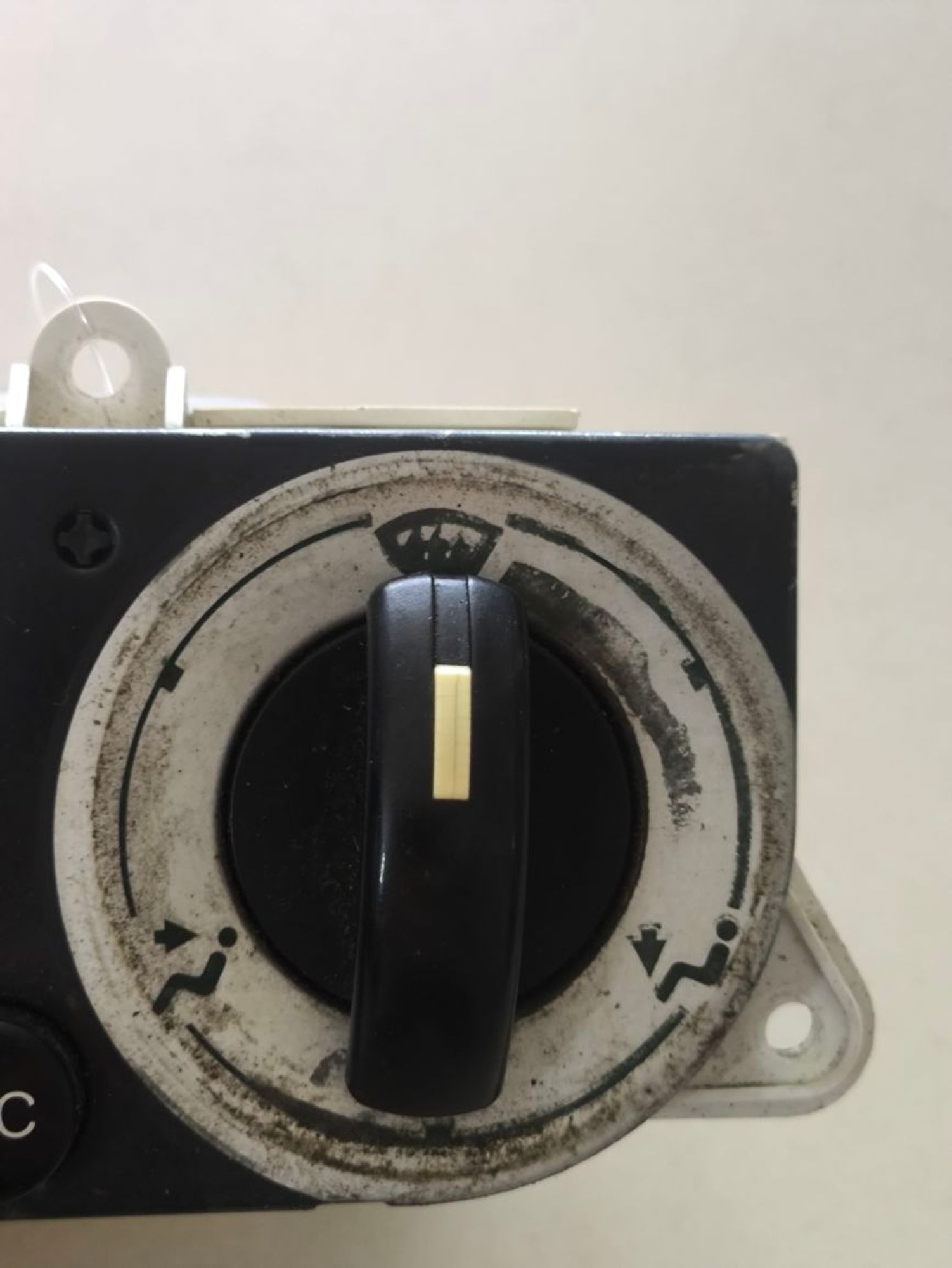 https://ycs.partsauto.market/partsauto-images/thmbs/userImages/a2d258a61cc08549ac0329b7373022c0/part/b05a077d-81cd-468c-bf0b-43d40391c826_1787043584404.jpg