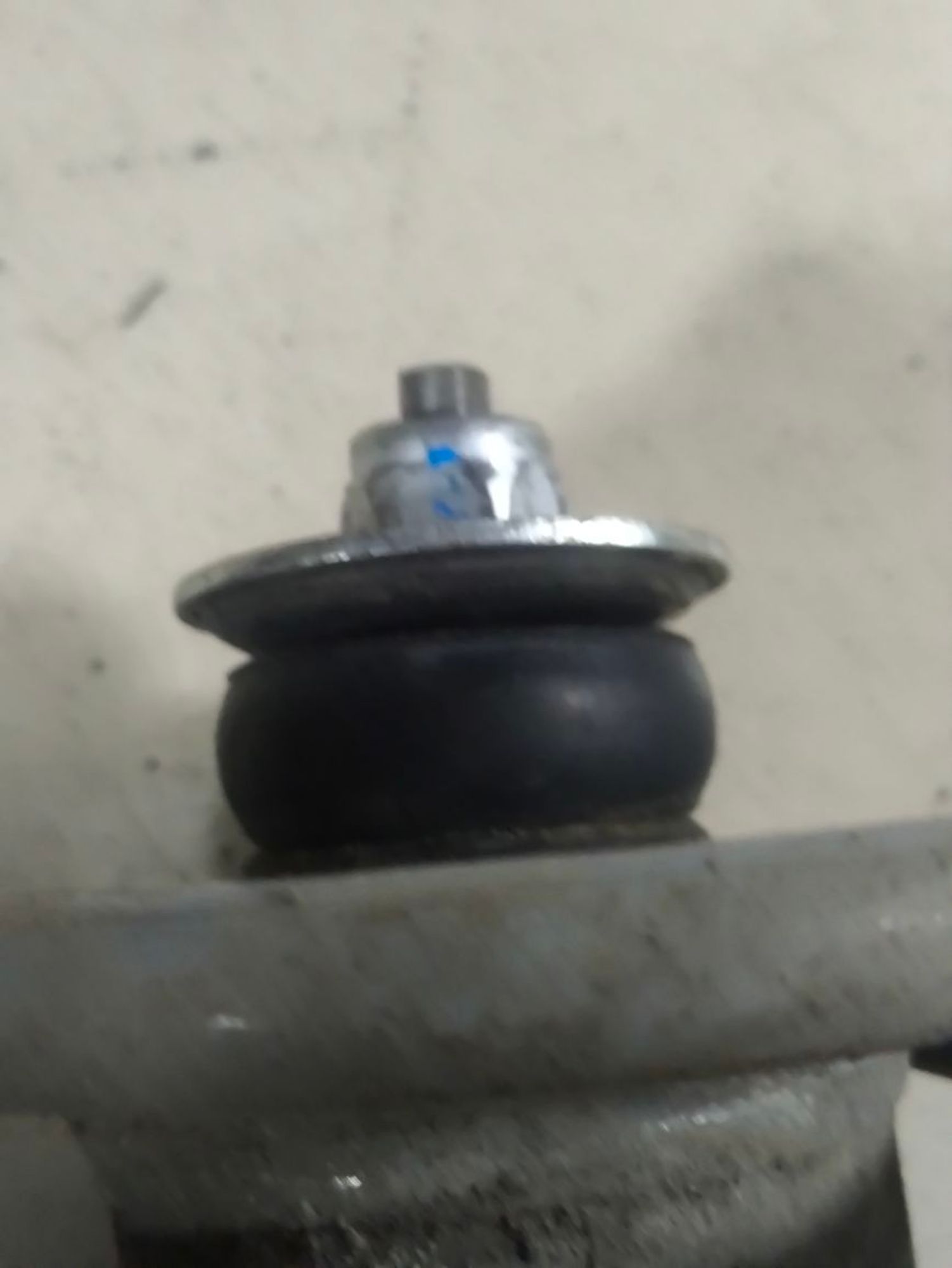 https://ycs.partsauto.market/partsauto-images/thmbs/userImages/a2d258a61cc08549ac0329b7373022c0/part/b9490207-3f4d-4ab2-abbe-f5d70cddf5b3_1785478981725.jpg