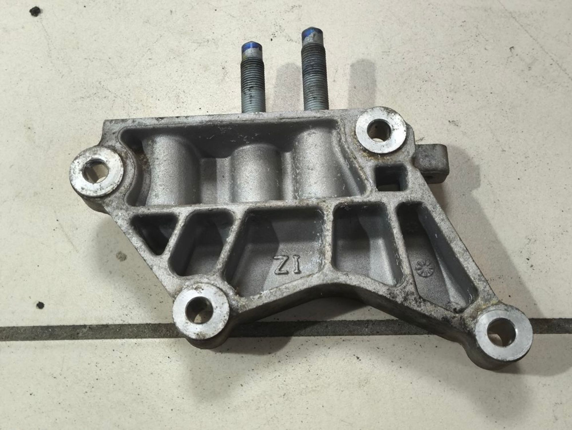 https://ycs.partsauto.market/partsauto-images/thmbs/userImages/a2d258a61cc08549ac0329b7373022c0/part/baa4f958-b05b-42be-a75f-1bc36c6472a8_1782372372595.jpg