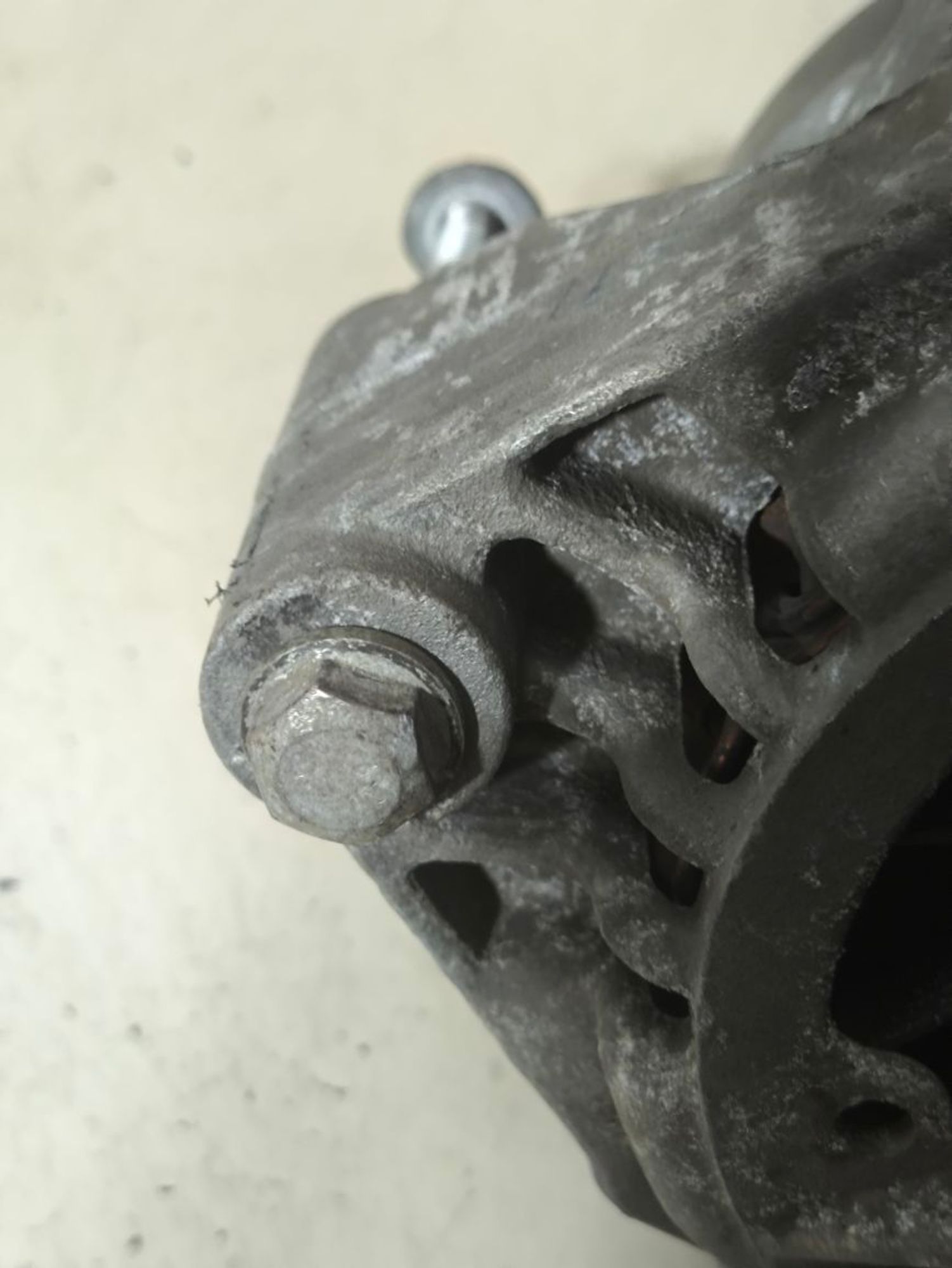https://ycs.partsauto.market/partsauto-images/thmbs/userImages/a2d258a61cc08549ac0329b7373022c0/part/bed7bef8-52aa-45d7-a1fe-5a9de43f1f72_1783517837938.jpg
