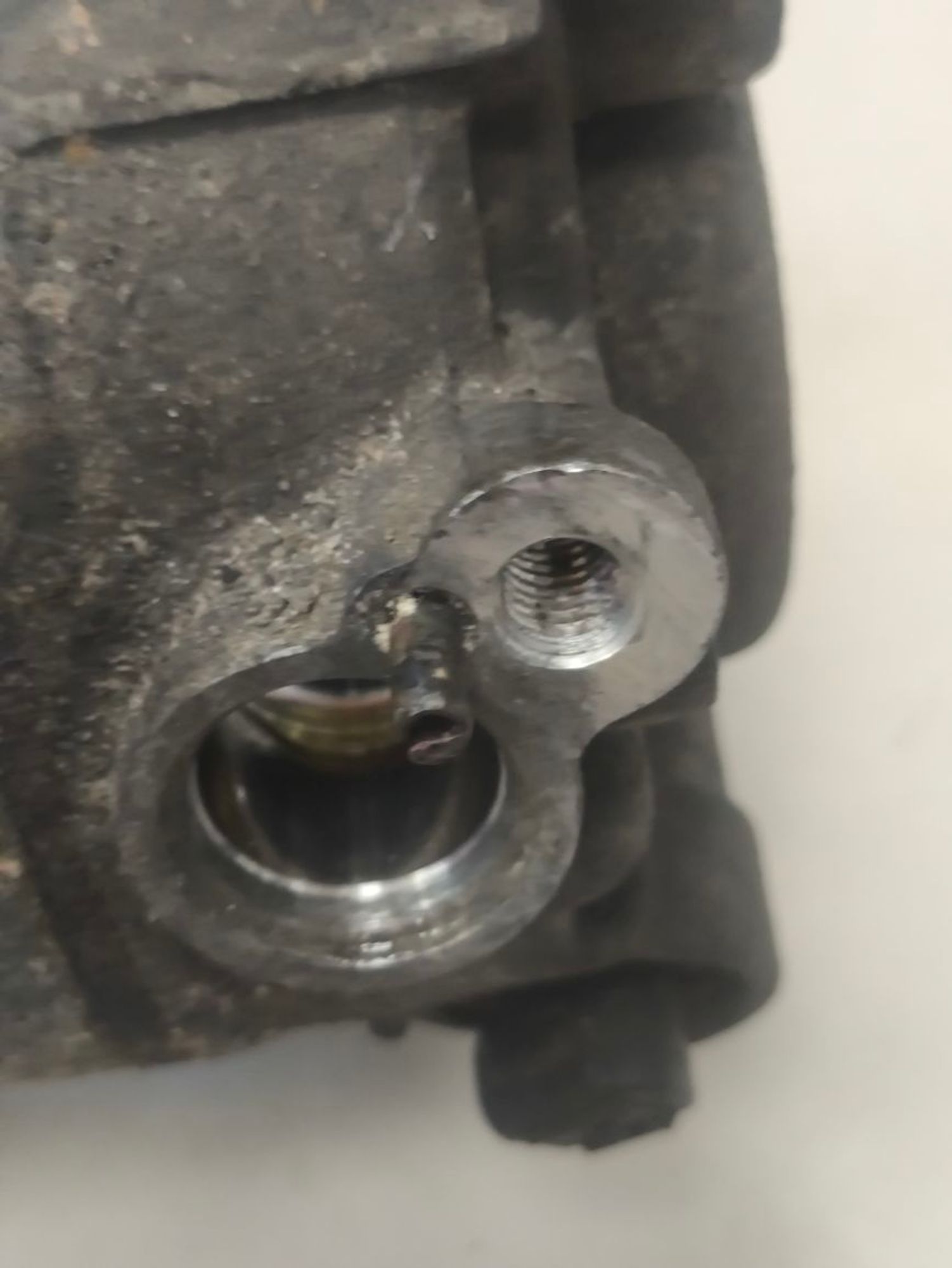 https://ycs.partsauto.market/partsauto-images/thmbs/userImages/a2d258a61cc08549ac0329b7373022c0/part/bee9b581-80ae-49d2-908a-722c21232c92_1786101124491.jpg