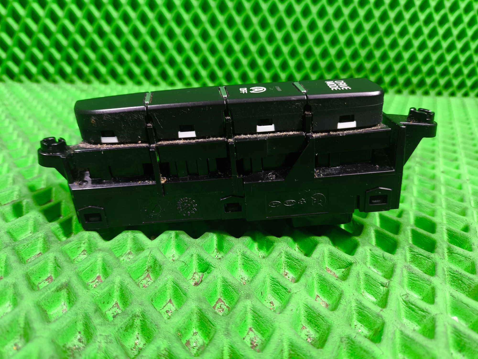 https://ycs.partsauto.market/partsauto-images/thmbs/userImages/a2d258a61cc08549ac0329b7373022c0/part/bf88df42-80d6-4d8d-a4e0-e05f9e3bf098_1776090078744.jpg
