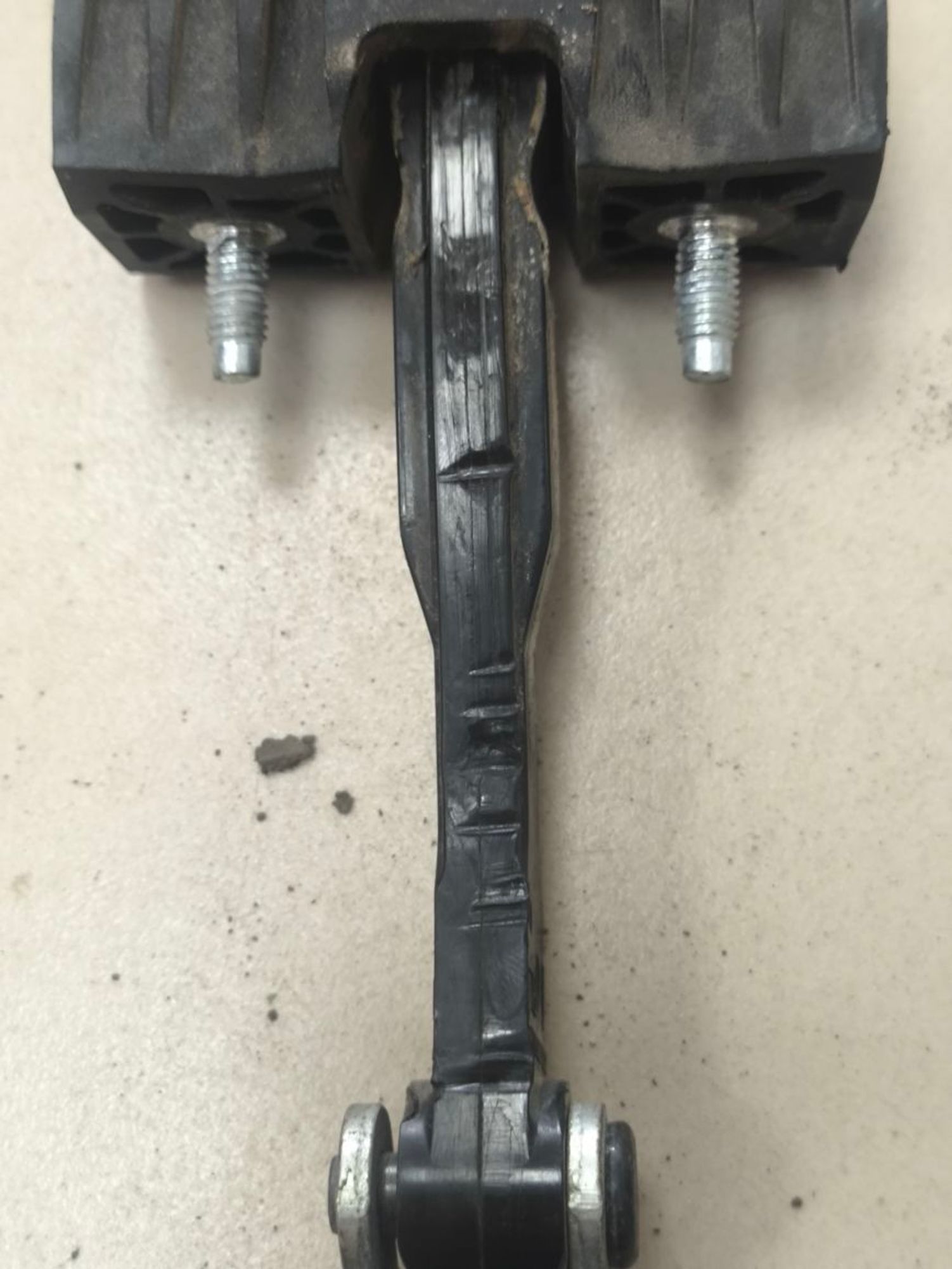https://ycs.partsauto.market/partsauto-images/thmbs/userImages/a2d258a61cc08549ac0329b7373022c0/part/c40f7df3-b295-4aee-904a-eb46517c1cf2_1785497570665.jpg