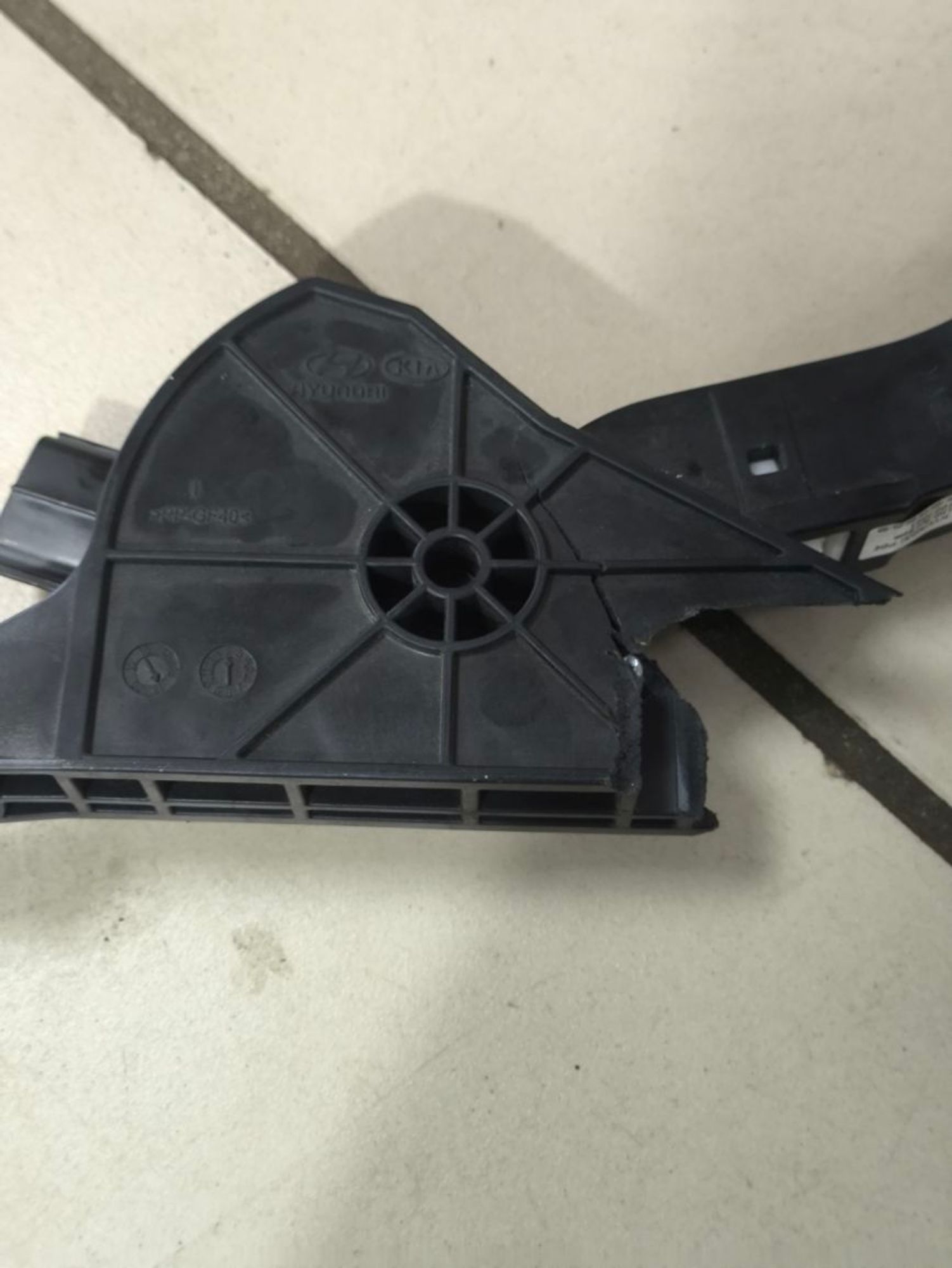 https://ycs.partsauto.market/partsauto-images/thmbs/userImages/a2d258a61cc08549ac0329b7373022c0/part/d9f08f0c-2541-4108-a824-107e2932a736_1782301805786.jpg