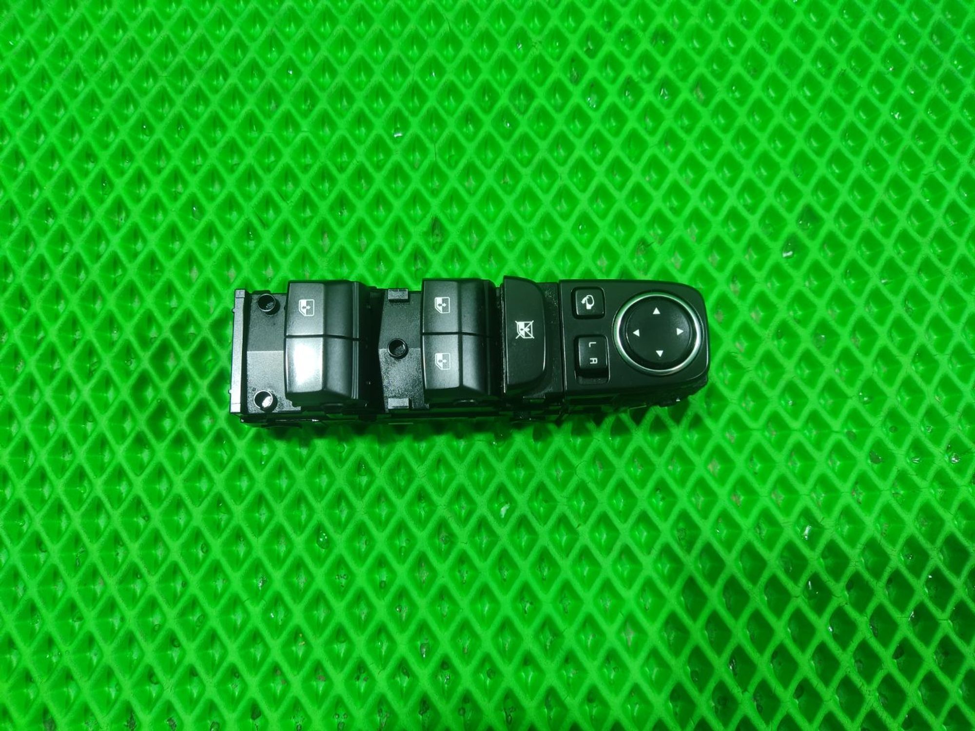 https://ycs.partsauto.market/partsauto-images/thmbs/userImages/a2d258a61cc08549ac0329b7373022c0/part/dc6ddf79-2dd6-4cb6-b14e-f9c68b346bf8_1772540156327.jpg
