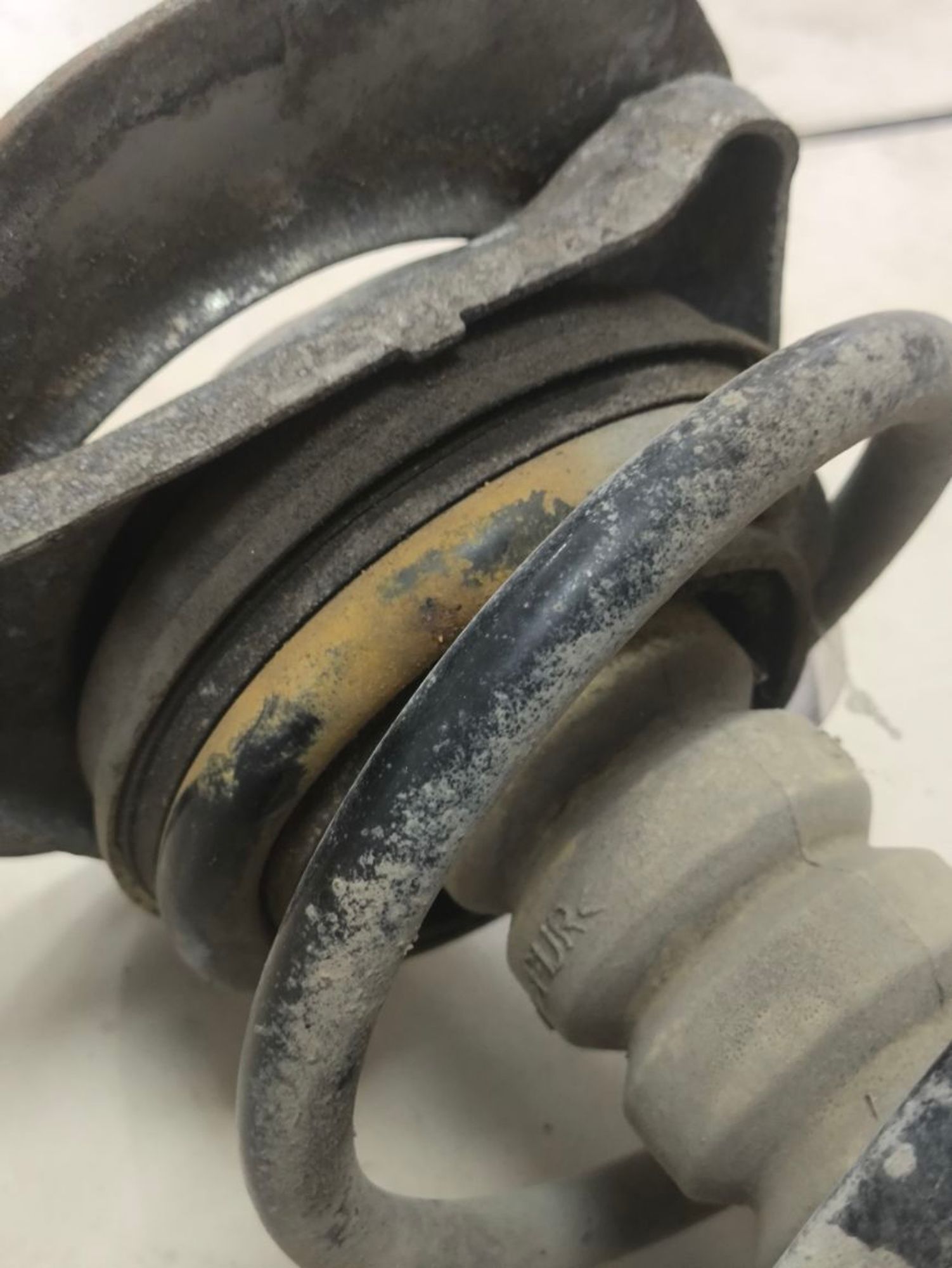 https://ycs.partsauto.market/partsauto-images/thmbs/userImages/a2d258a61cc08549ac0329b7373022c0/part/dd6e6e20-b47e-454f-bbc8-30367edeed34_1787147103296.jpg