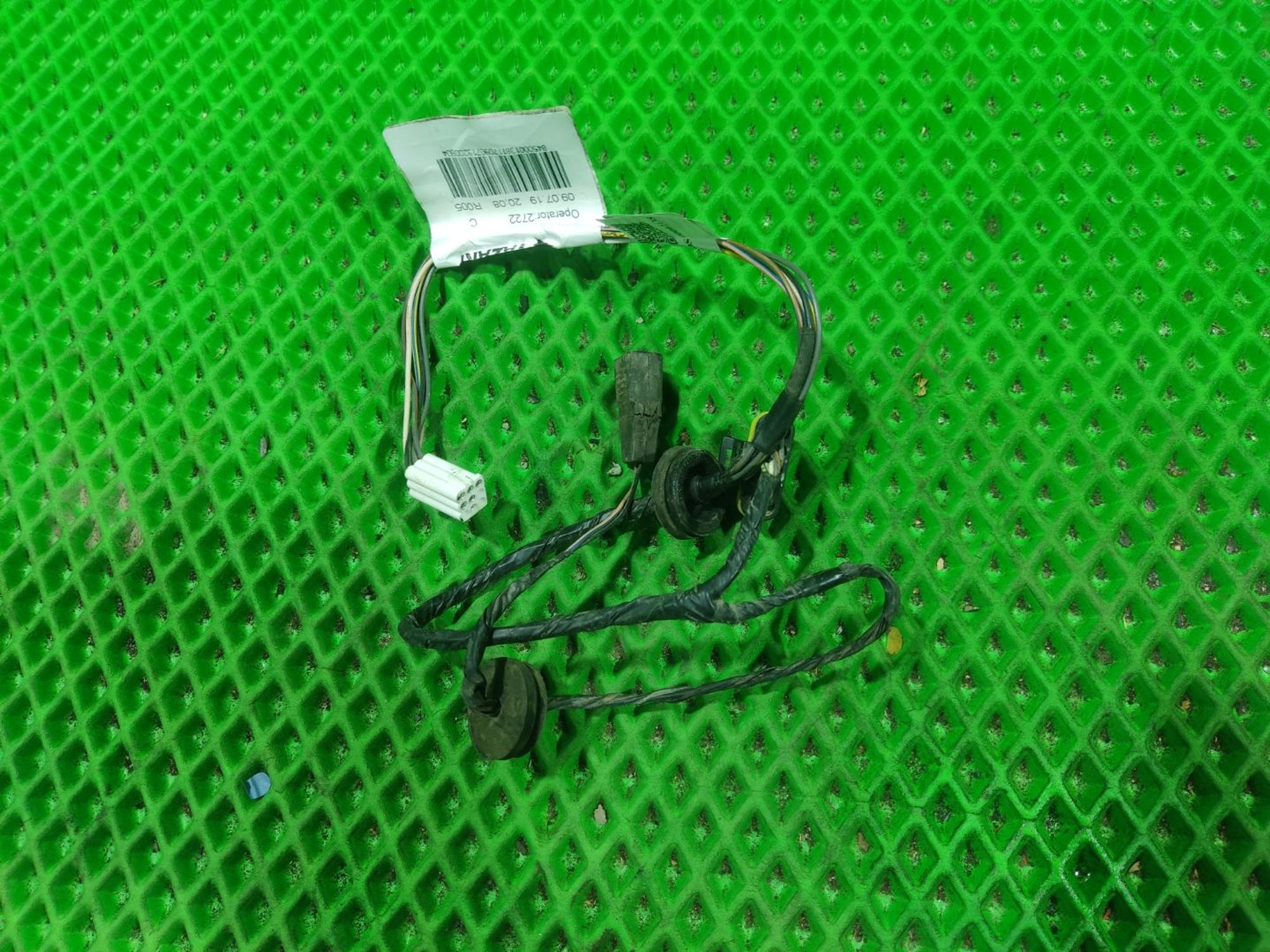 https://ycs.partsauto.market/partsauto-images/thmbs/userImages/a2d258a61cc08549ac0329b7373022c0/part/e800cdfc-3796-415e-921a-cd810a420e93_1771511304767.jpg