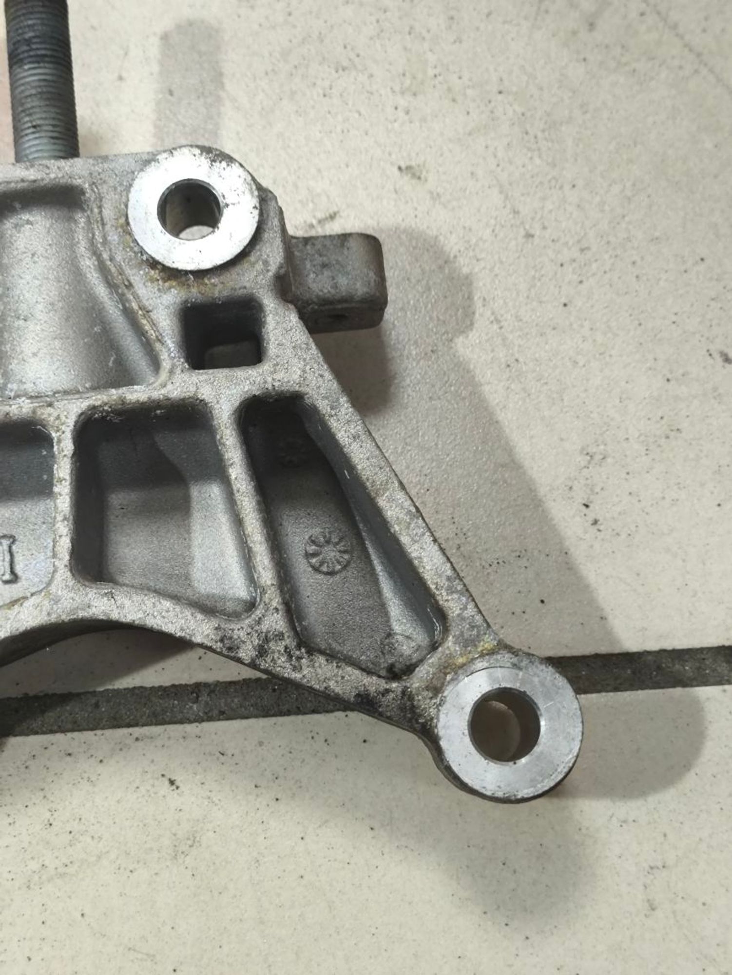 https://ycs.partsauto.market/partsauto-images/thmbs/userImages/a2d258a61cc08549ac0329b7373022c0/part/ea4e8249-1526-416c-be28-9215c91f5b35_1782372375171.jpg