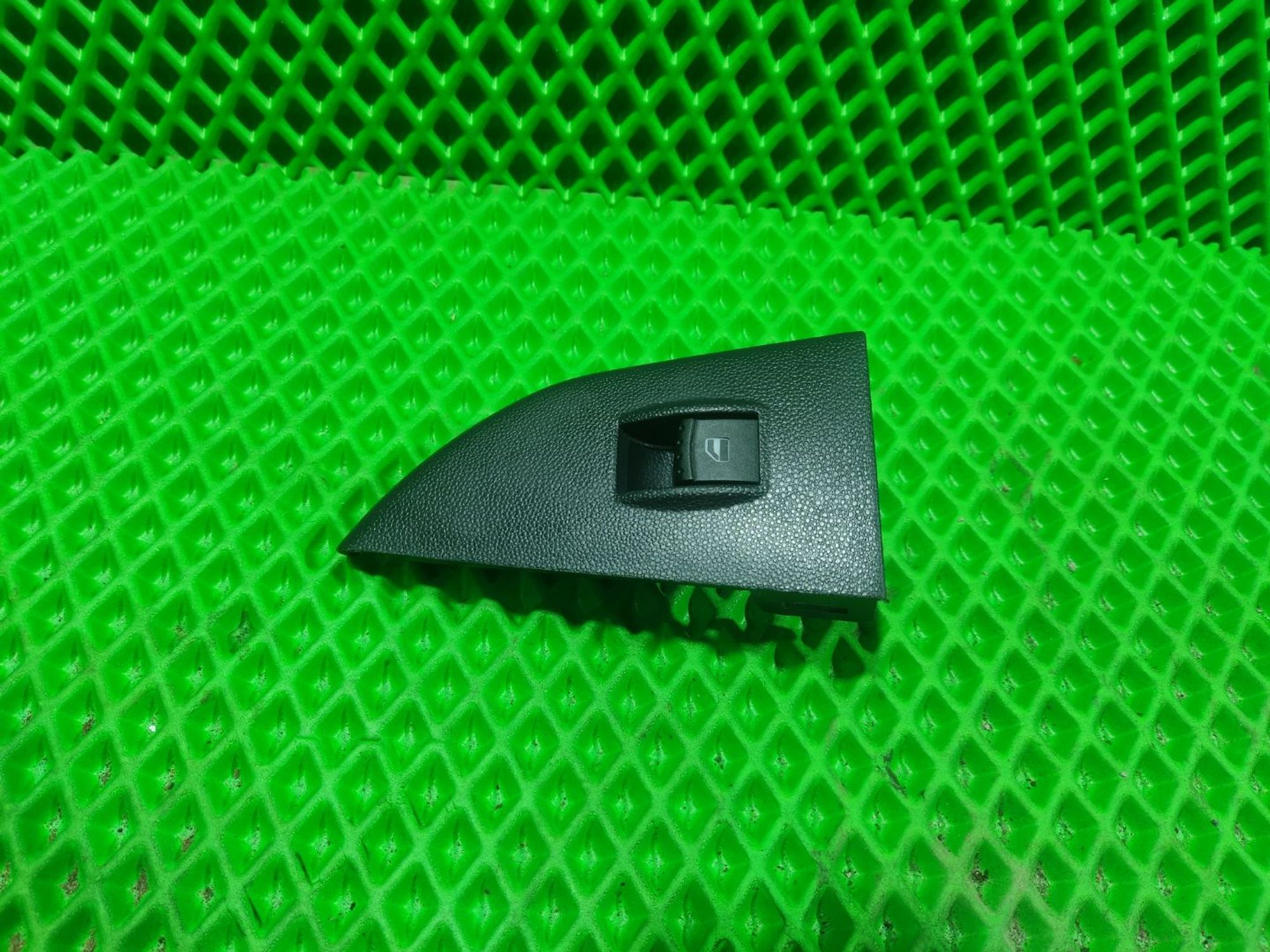 Кнопка стеклоподъемника задняя левая Skoda Fabia I, 1300 рублей, Тамбов