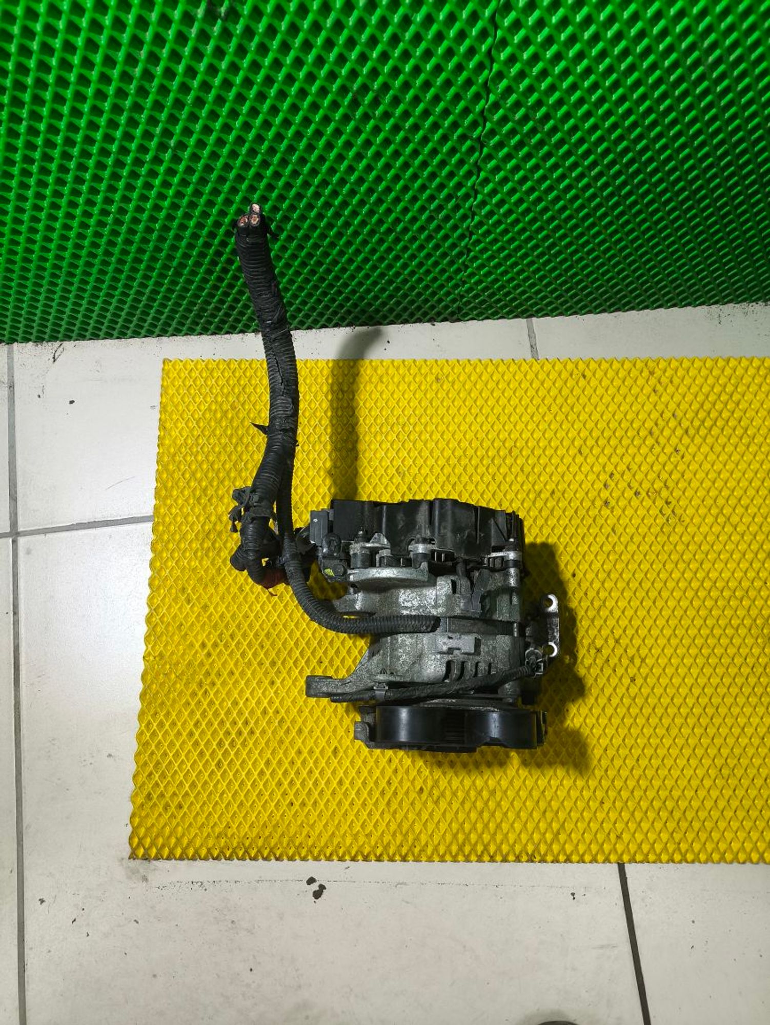 https://ycs.partsauto.market/partsauto-images/thmbs/userImages/a2d258a61cc08549ac0329b7373022c0/part/f005f7a6-f43e-48d5-8d5c-dcf1d8c6e627_1779798908367.jpg