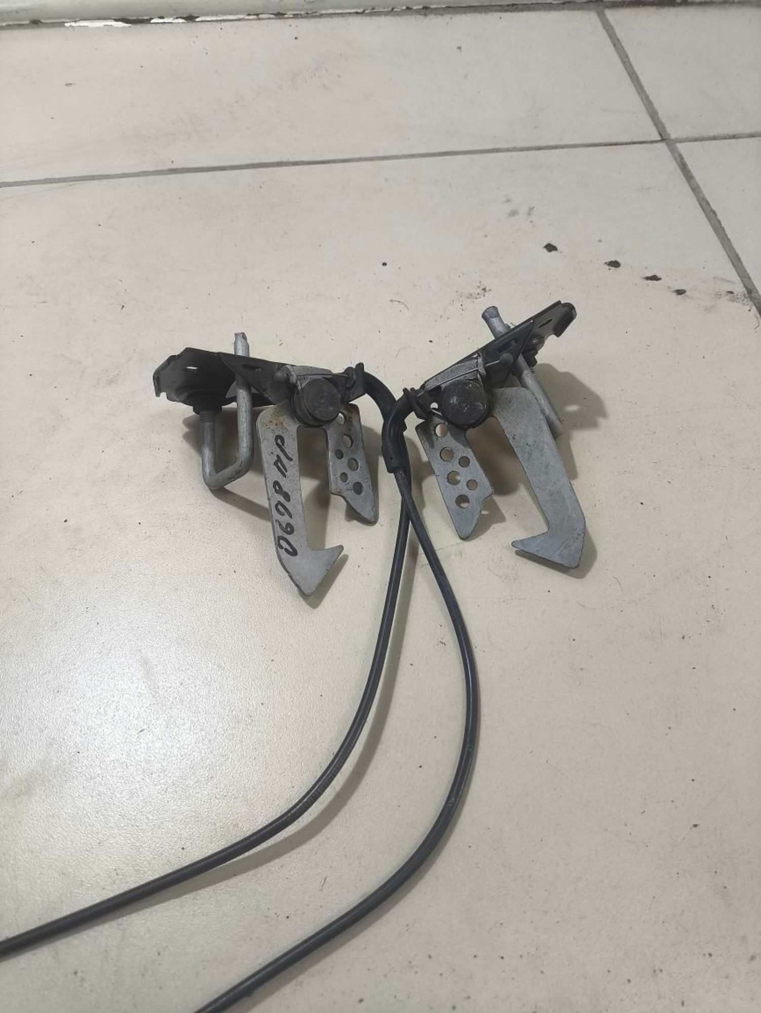 Замок капота BMW F10, 2400 рублей, Тамбов