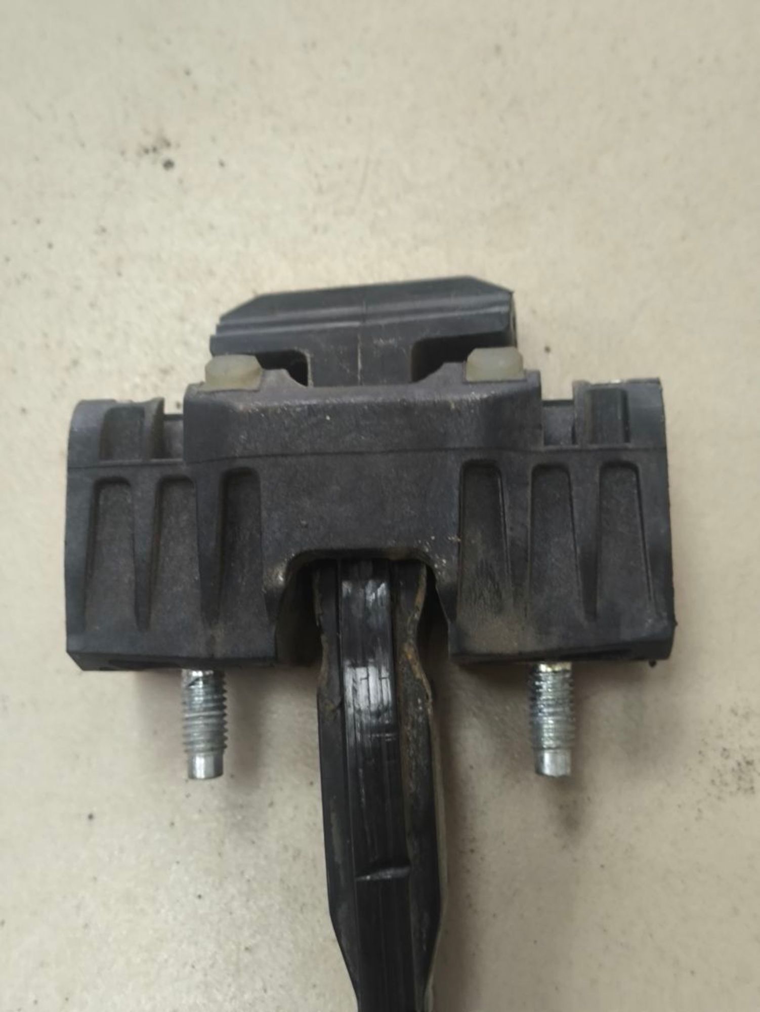 https://ycs.partsauto.market/partsauto-images/thmbs/userImages/a2d258a61cc08549ac0329b7373022c0/part/f44e804d-8025-4dab-83e9-5ef770df1ed6_1785497572088.jpg