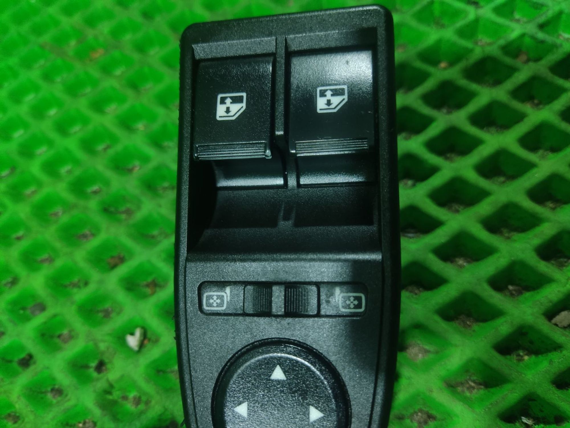 https://ycs.partsauto.market/partsauto-images/thmbs/userImages/a2d258a61cc08549ac0329b7373022c0/part/f6898c2f-83e2-47ff-8208-bac446e85a4b_1771491153665.jpg