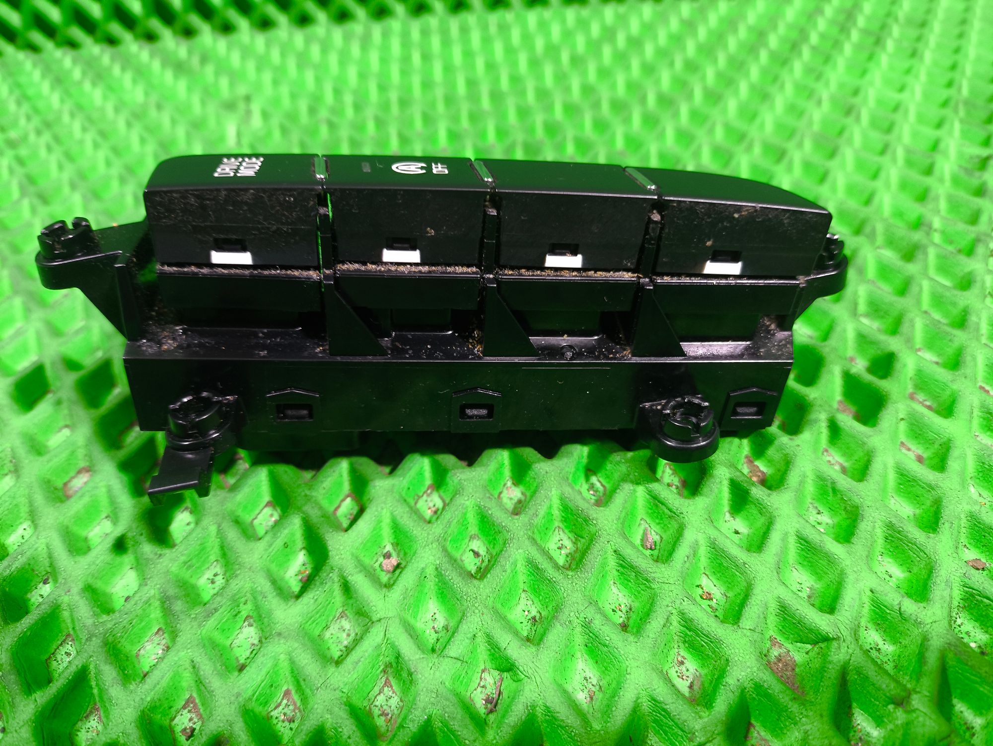 https://ycs.partsauto.market/partsauto-images/thmbs/userImages/a2d258a61cc08549ac0329b7373022c0/part/f7bc8457-7179-4994-9c40-2e96e2df0935_1776090084025.jpg
