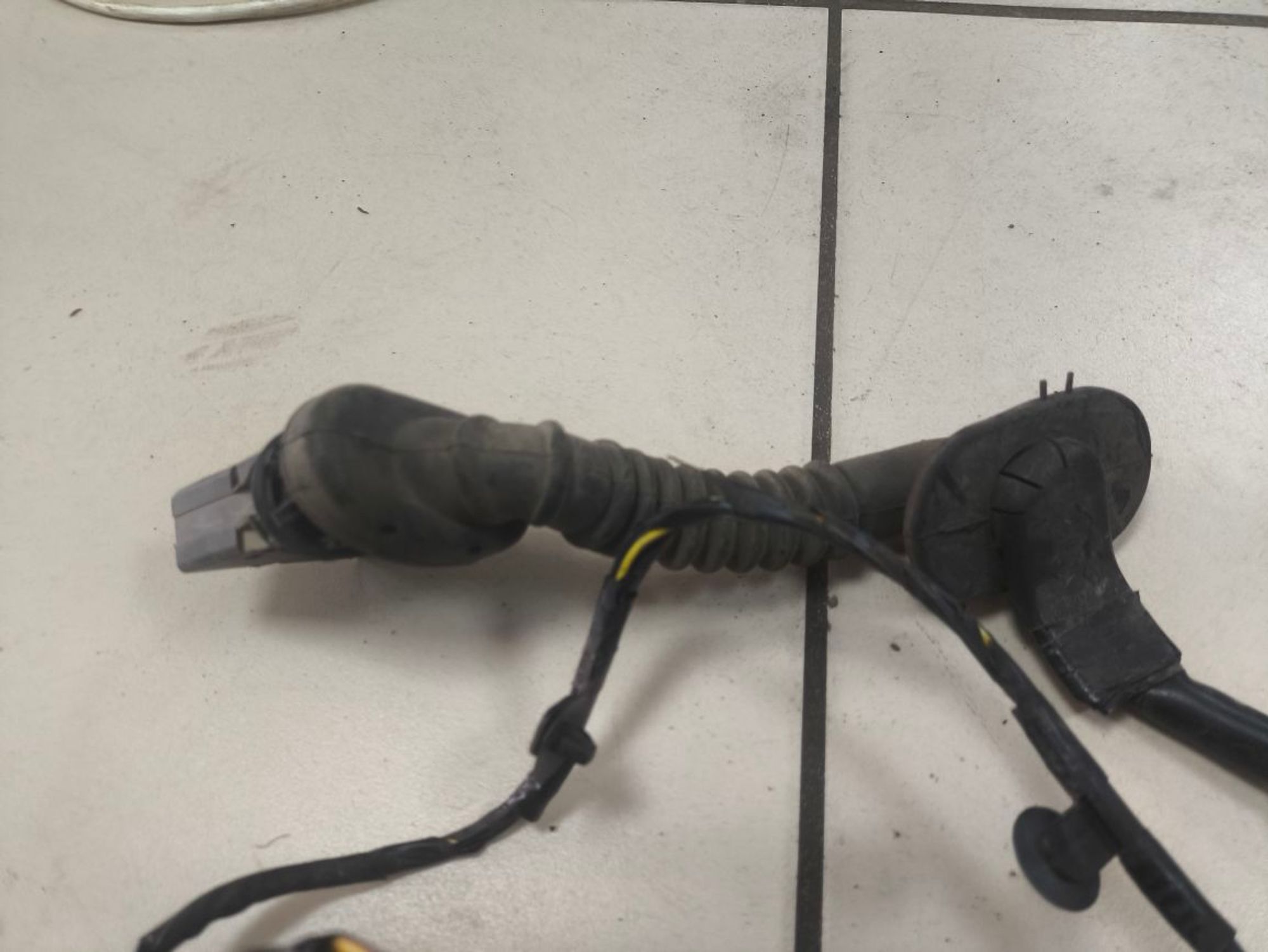 https://ycs.partsauto.market/partsauto-images/thmbs/userImages/a2d258a61cc08549ac0329b7373022c0/part/fa13244f-72d3-40f0-9117-ab6cad327bc3_1781683322885.jpg
